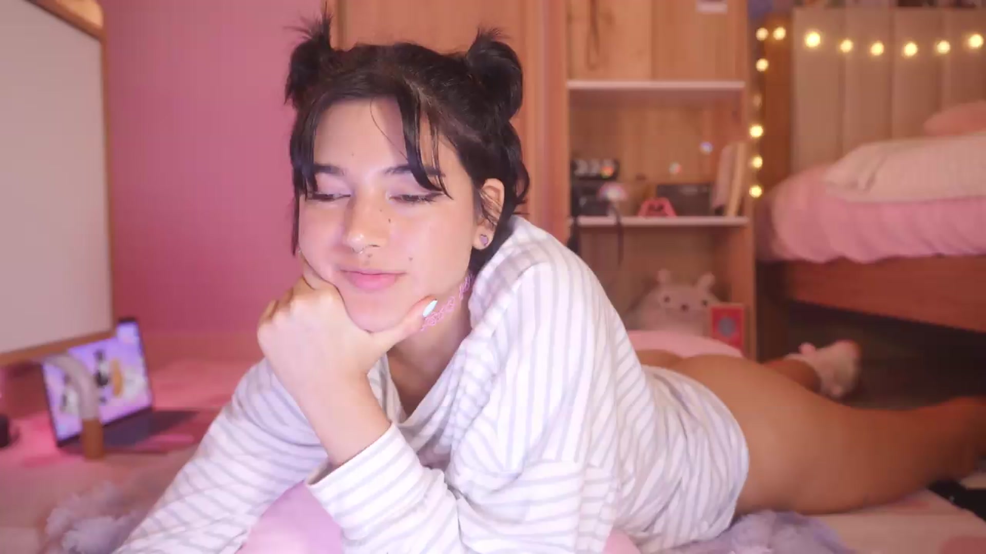 Gallery image thumbnail from kittennmoon's myfreecams stream on, 07/23/2026, 04:29 image 16 of 20