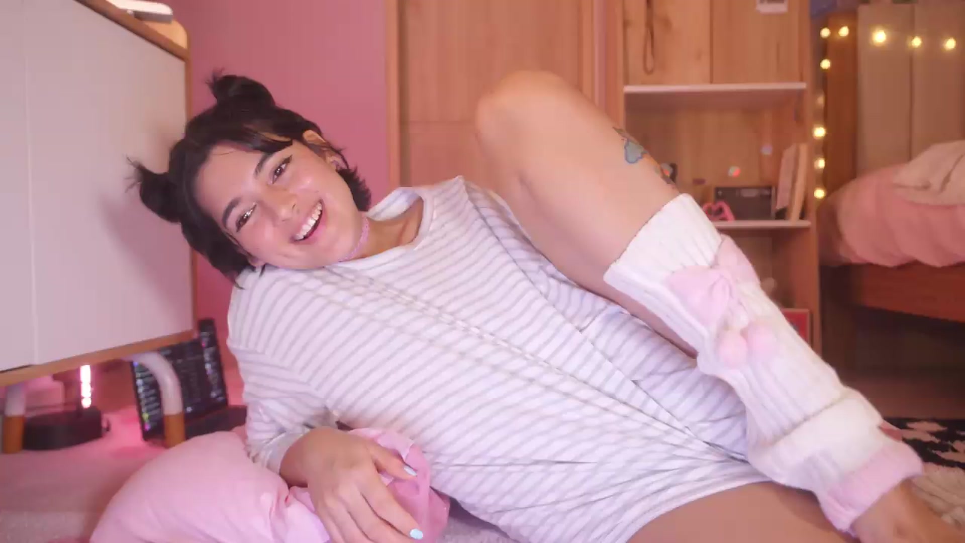 Gallery image thumbnail from kittennmoon's myfreecams stream on, 07/23/2026, 04:29 image 9 of 20