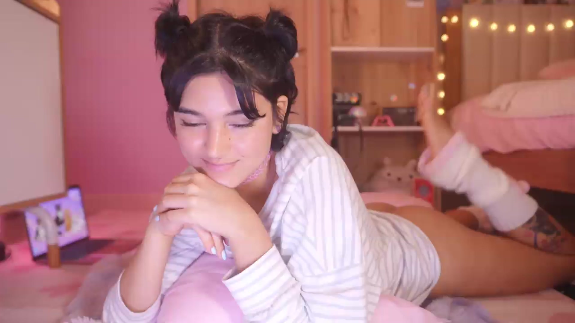 Gallery image thumbnail from kittennmoon's myfreecams stream on, 07/23/2026, 04:29 image 19 of 20