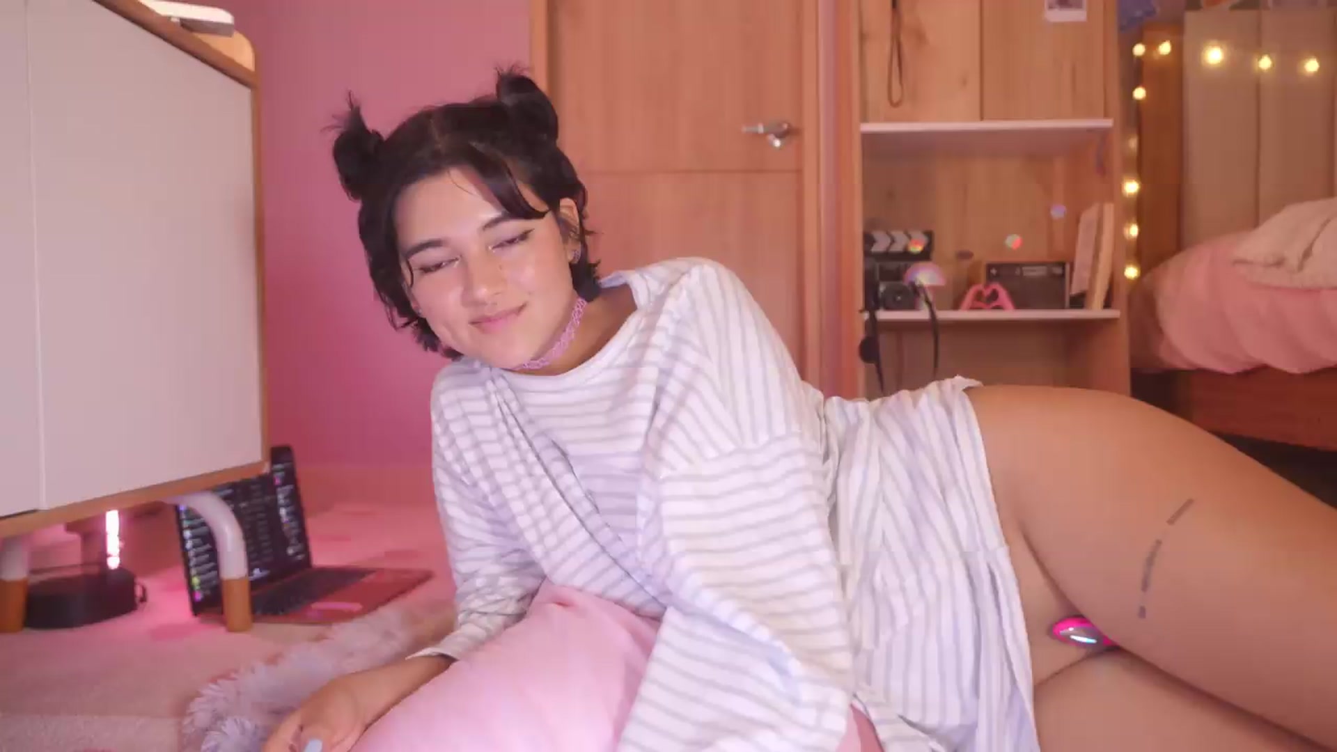 Gallery image thumbnail from kittennmoon's myfreecams stream on, 07/23/2026, 04:29 image 11 of 20