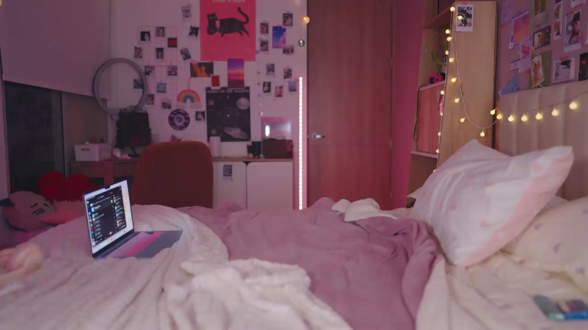 Gallery image thumbnail from kittennmoon's myfreecams stream on, 09/04/2026, 06:05 image 8 of 20