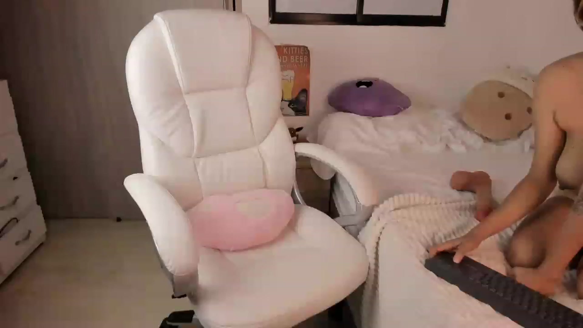 Gallery image thumbnail from kittieEVIL's myfreecams stream on, 11/14/2022, 23:31 image 6 of 20