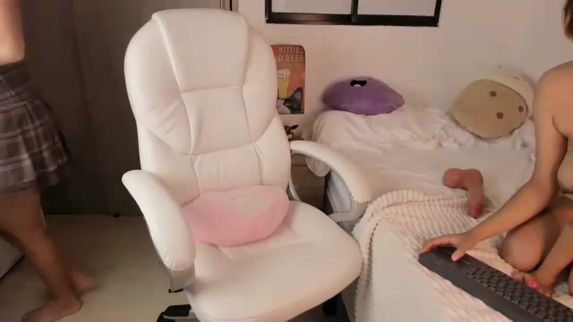 Gallery image thumbnail from kittieEVIL's myfreecams stream on, 11/14/2022, 23:31 image 5 of 20