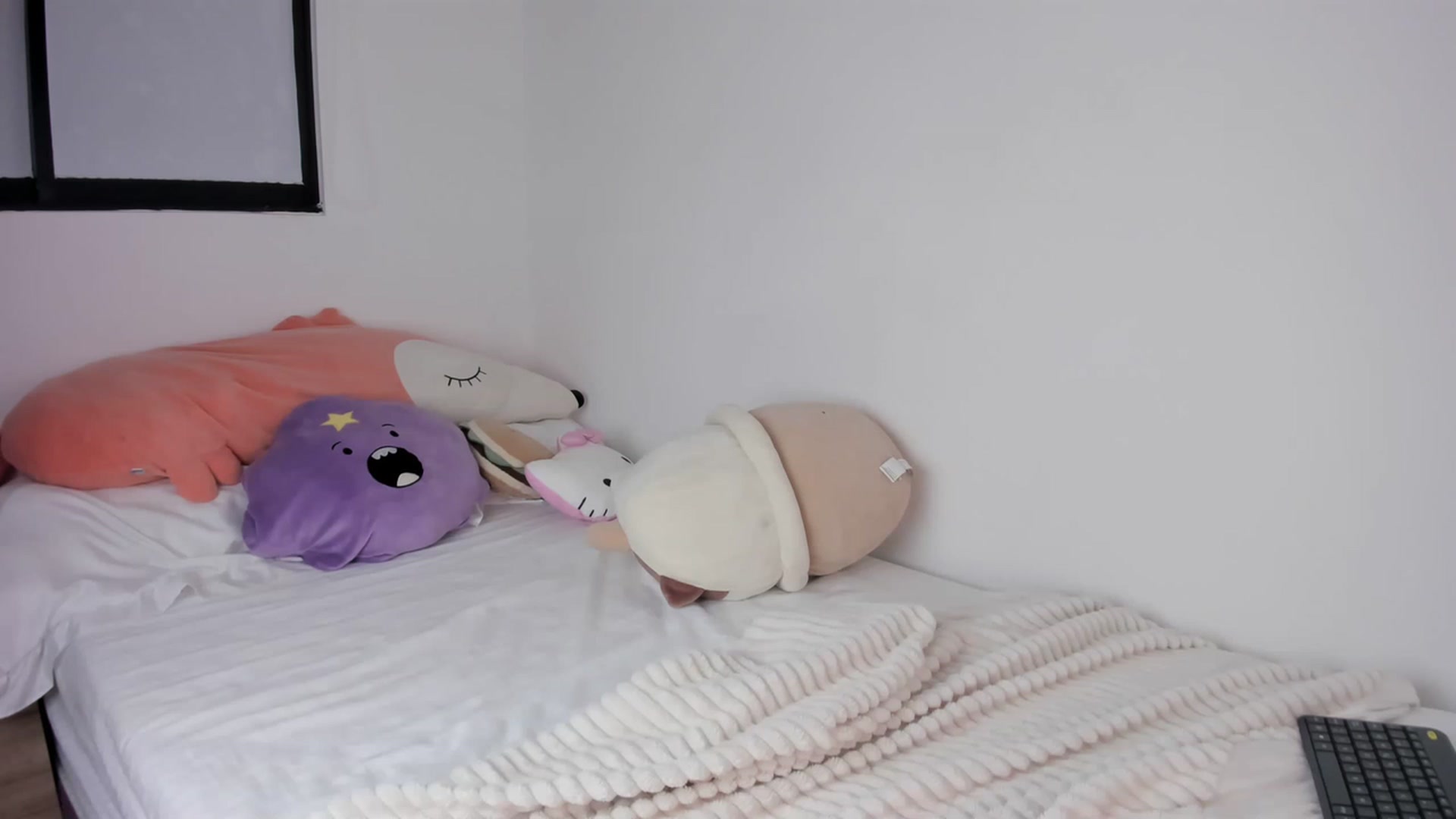 Gallery image thumbnail from kittieEVIL's myfreecams stream on, 11/18/2022, 01:03 image 17 of 20