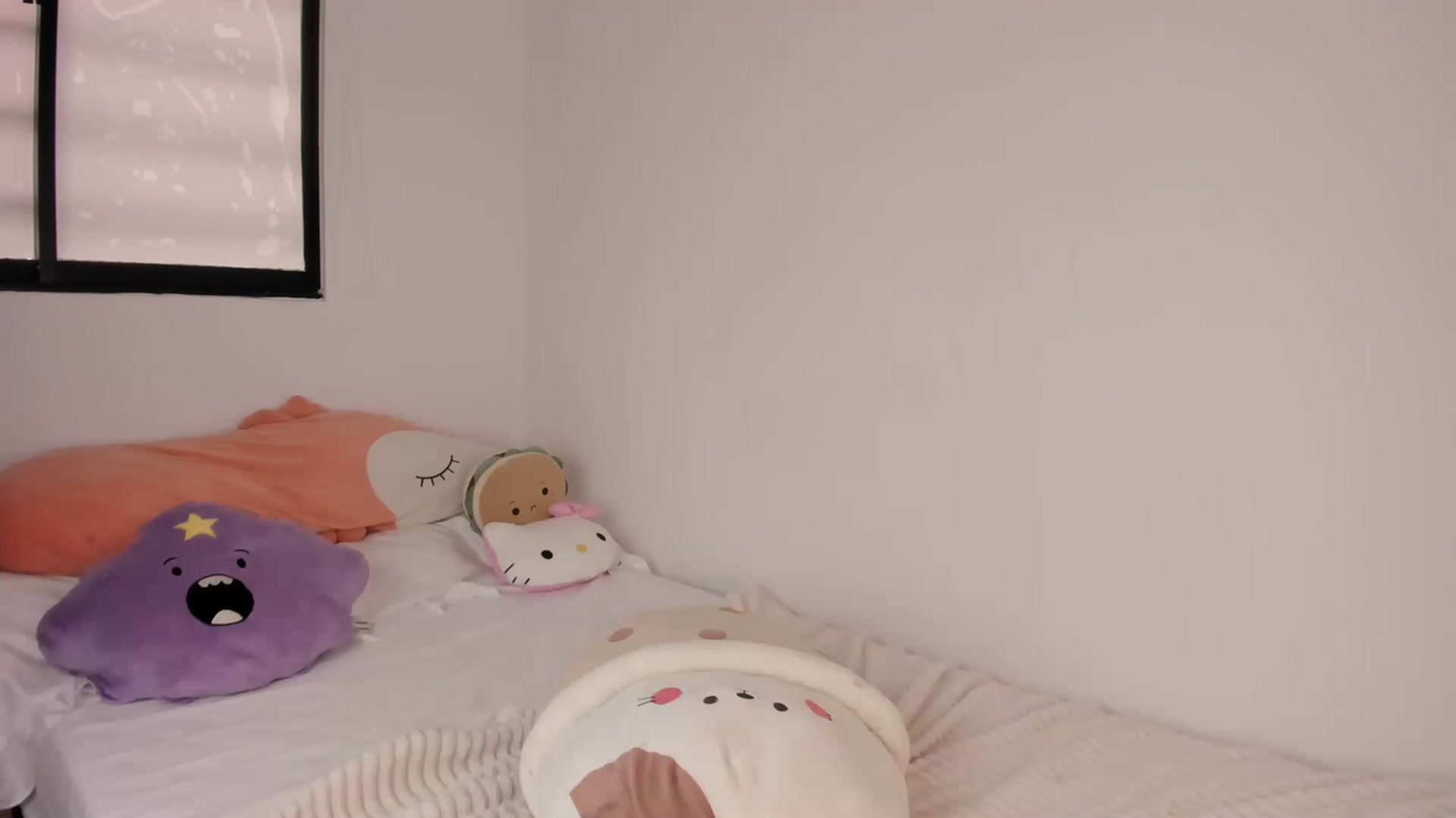 Gallery image thumbnail from kittieEVIL's myfreecams stream on, 11/18/2022, 19:06 image 8 of 20