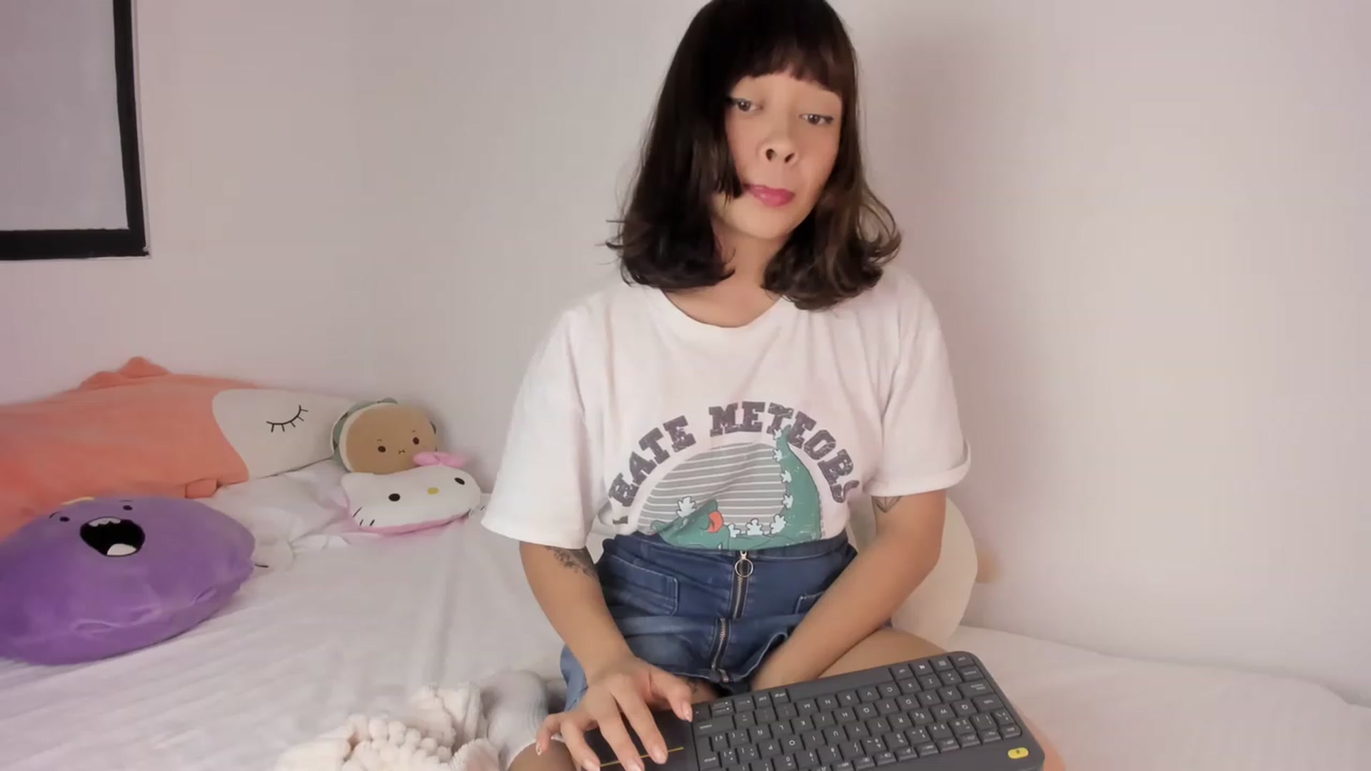 Gallery image thumbnail from kittieEVIL's myfreecams stream on, 11/18/2022, 22:23 image 19 of 20