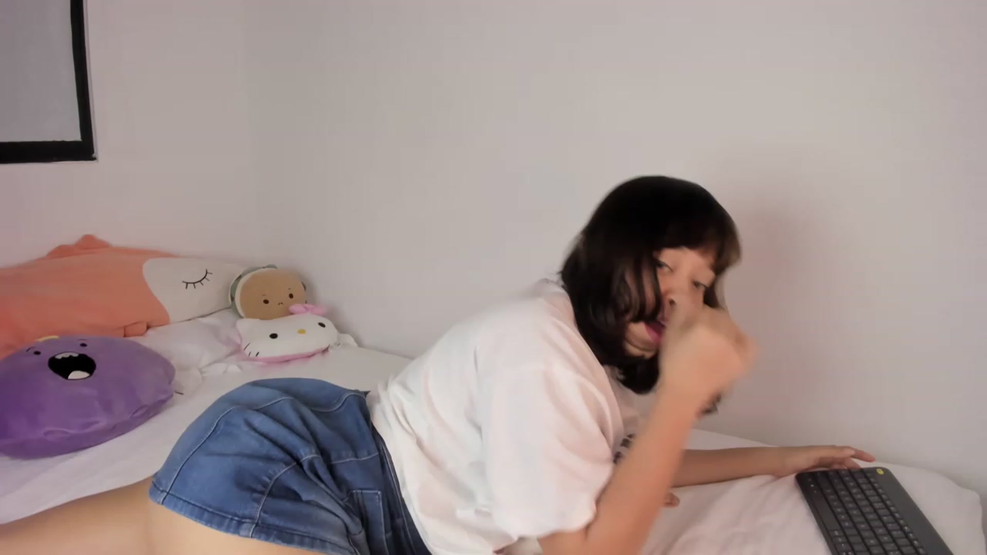 Gallery image thumbnail from kittieEVIL's myfreecams stream on, 11/19/2022, 24:27 image 9 of 20