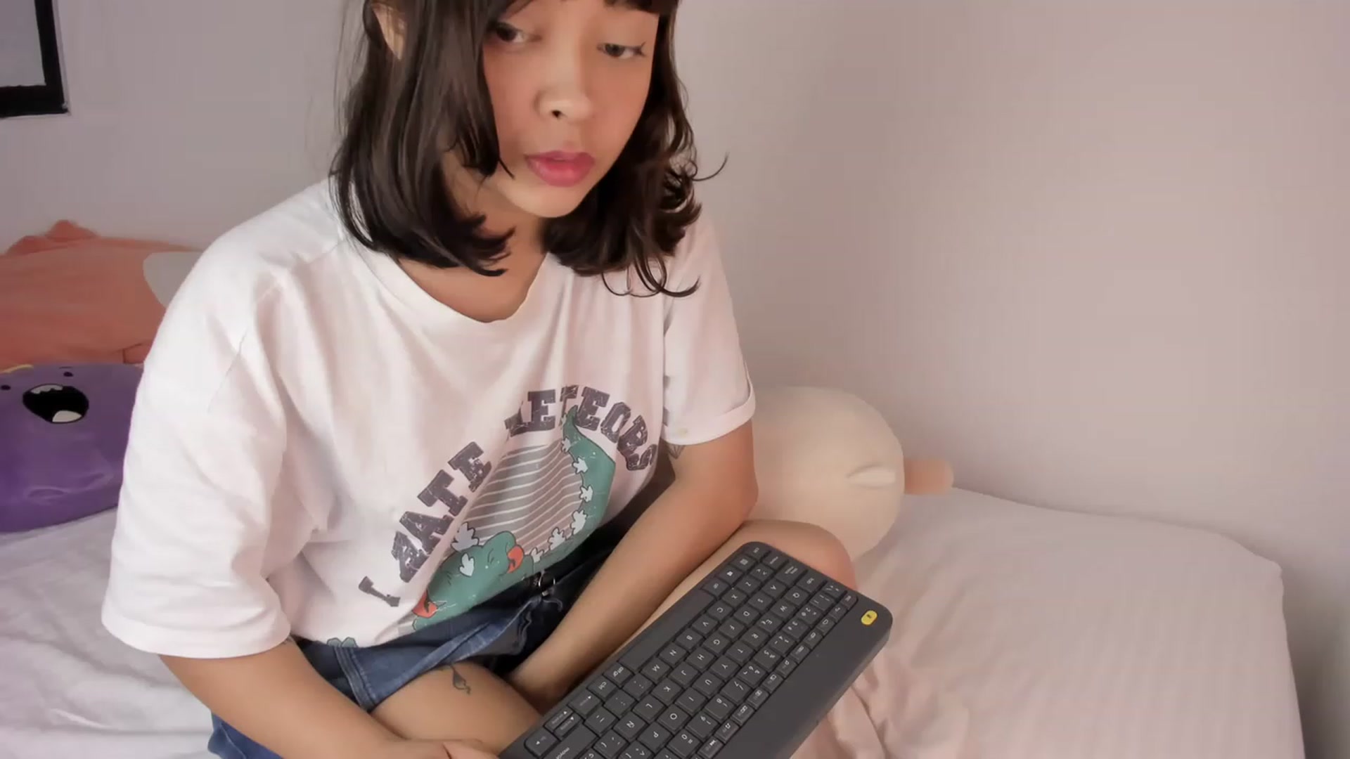 Gallery image thumbnail from kittieEVIL's myfreecams stream on, 11/19/2022, 24:27 image 2 of 20
