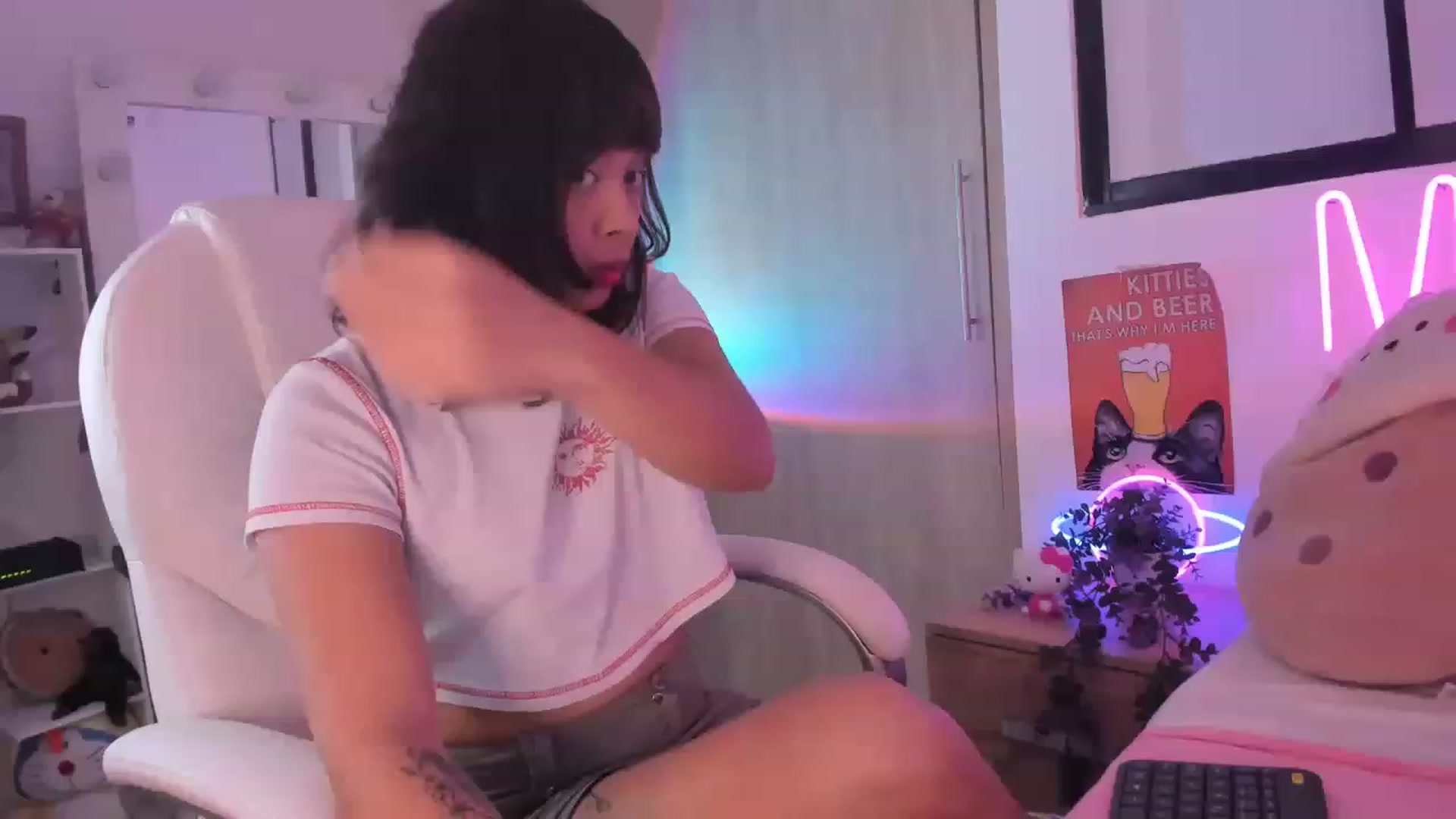 Gallery image thumbnail from kittieEVIL's myfreecams stream on, 11/22/2022, 01:32 image 1 of 20