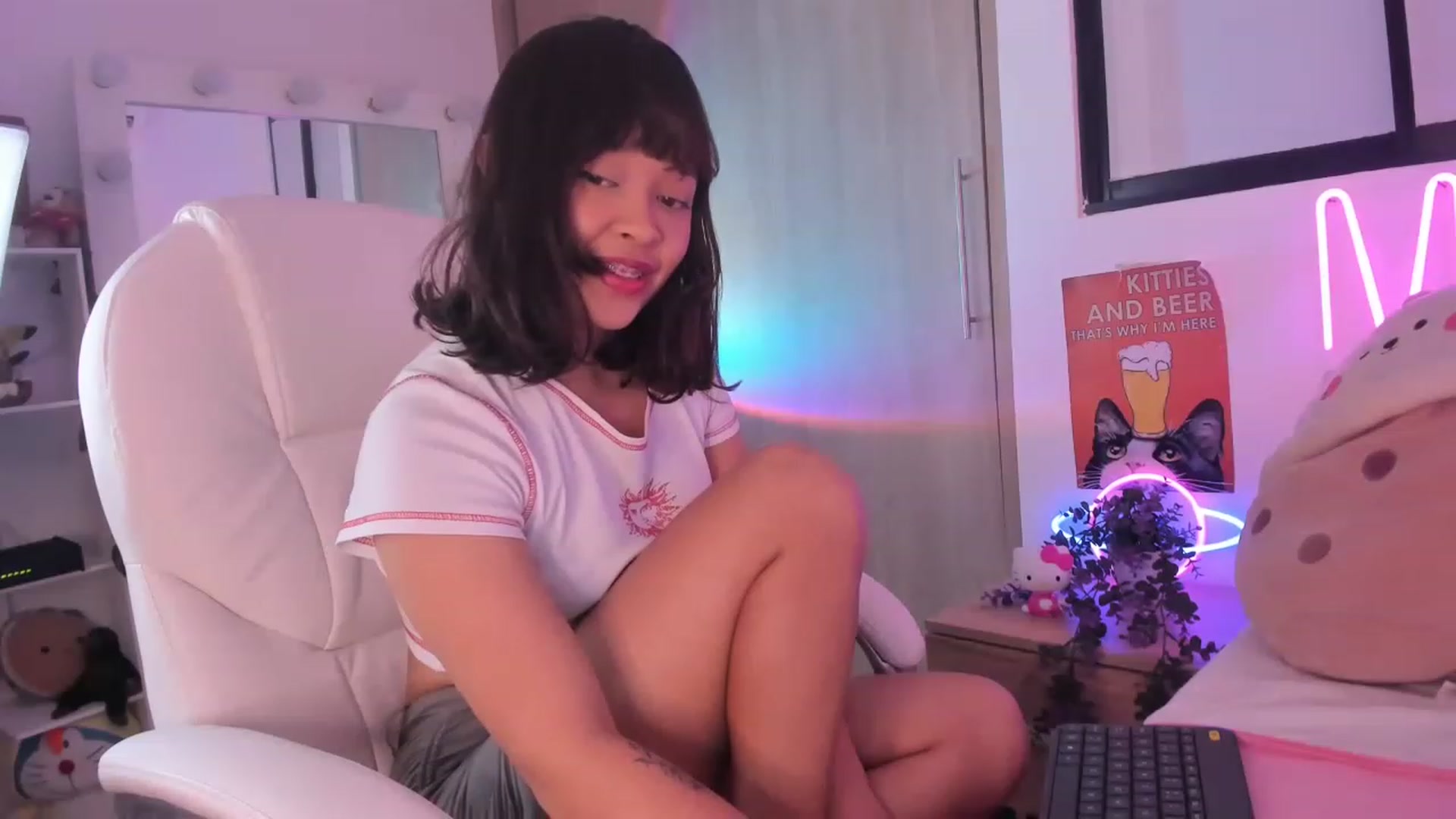 Gallery image thumbnail from kittieEVIL's myfreecams stream on, 11/22/2022, 01:32 image 7 of 20