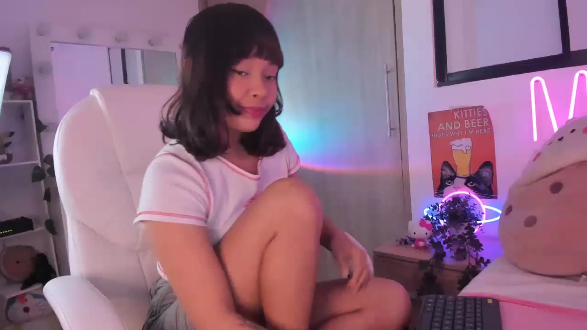 Gallery image thumbnail from kittieEVIL's myfreecams stream on, 11/22/2022, 01:32 image 6 of 20