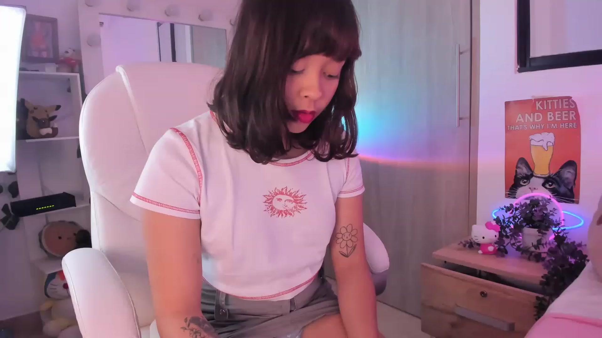 Gallery image thumbnail from kittieEVIL's myfreecams stream on, 11/22/2022, 02:34 image 15 of 20