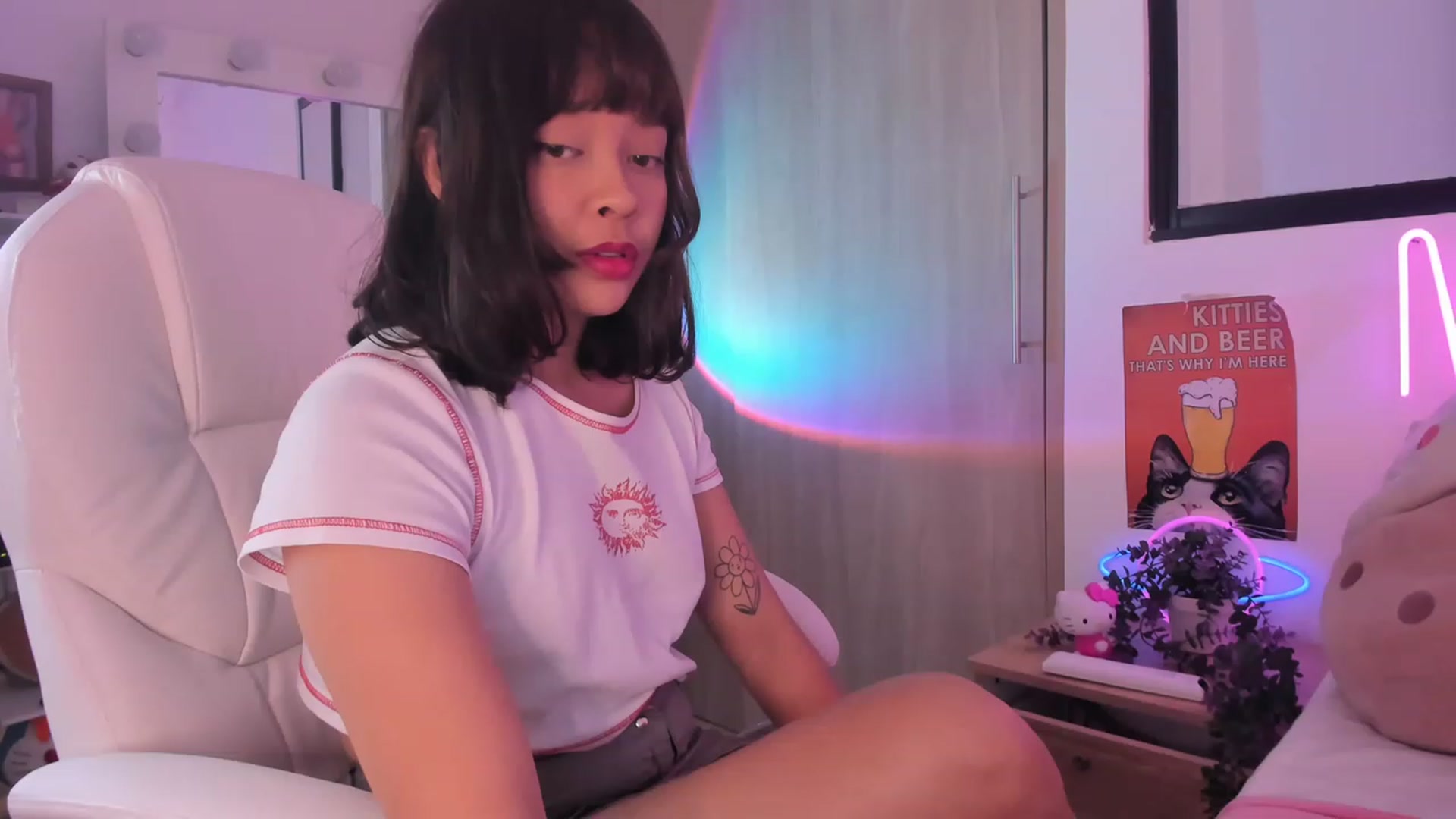 Gallery image thumbnail from kittieEVIL's myfreecams stream on, 11/22/2022, 02:34 image 18 of 20