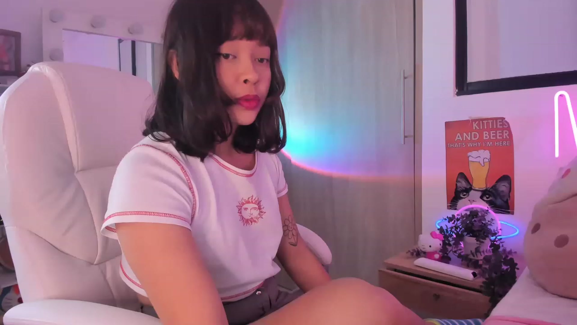 Gallery image thumbnail from kittieEVIL's myfreecams stream on, 11/22/2022, 02:34 image 19 of 20