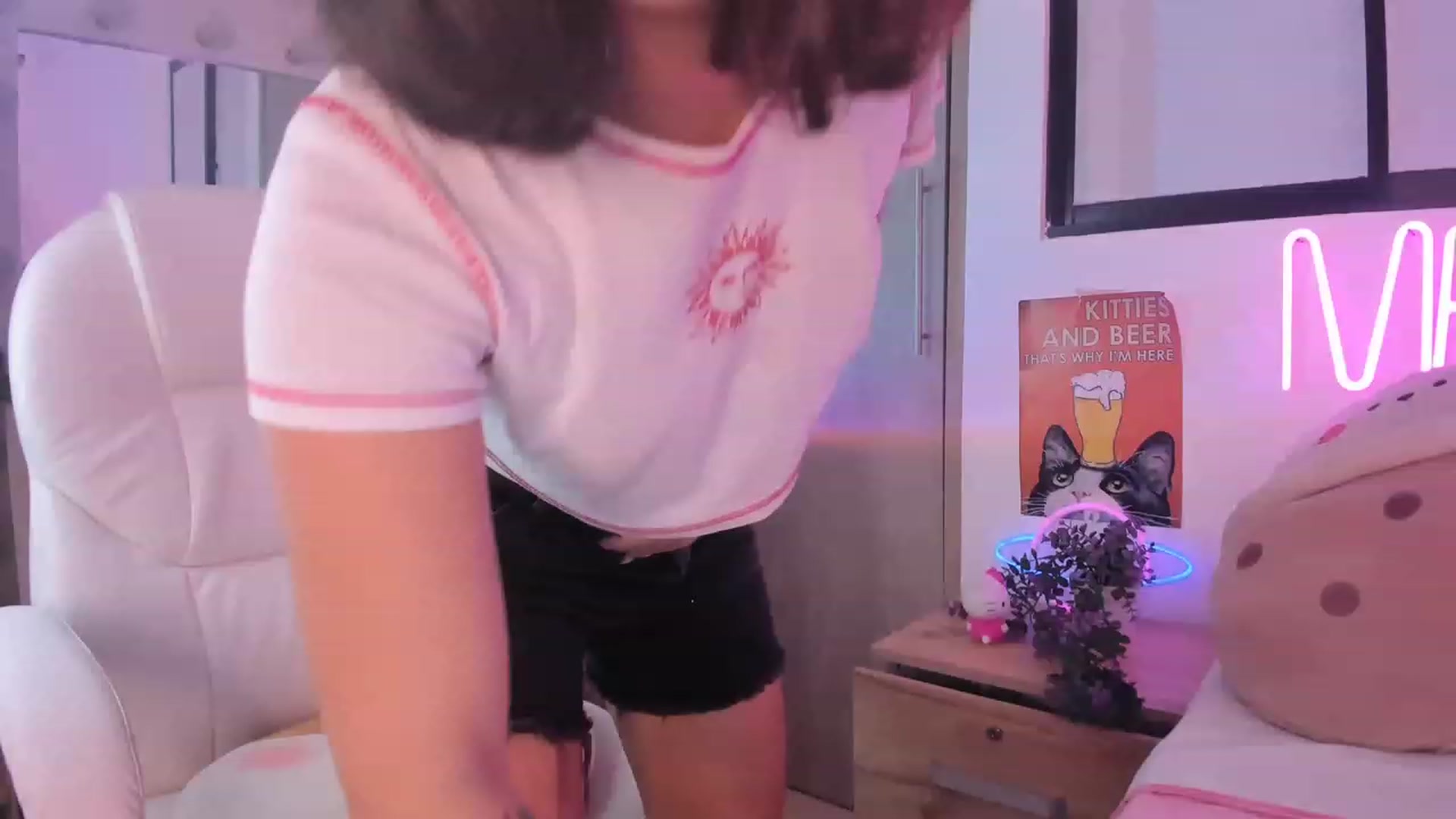Gallery image thumbnail from kittieEVIL's myfreecams stream on, 11/22/2022, 05:00 image 10 of 20