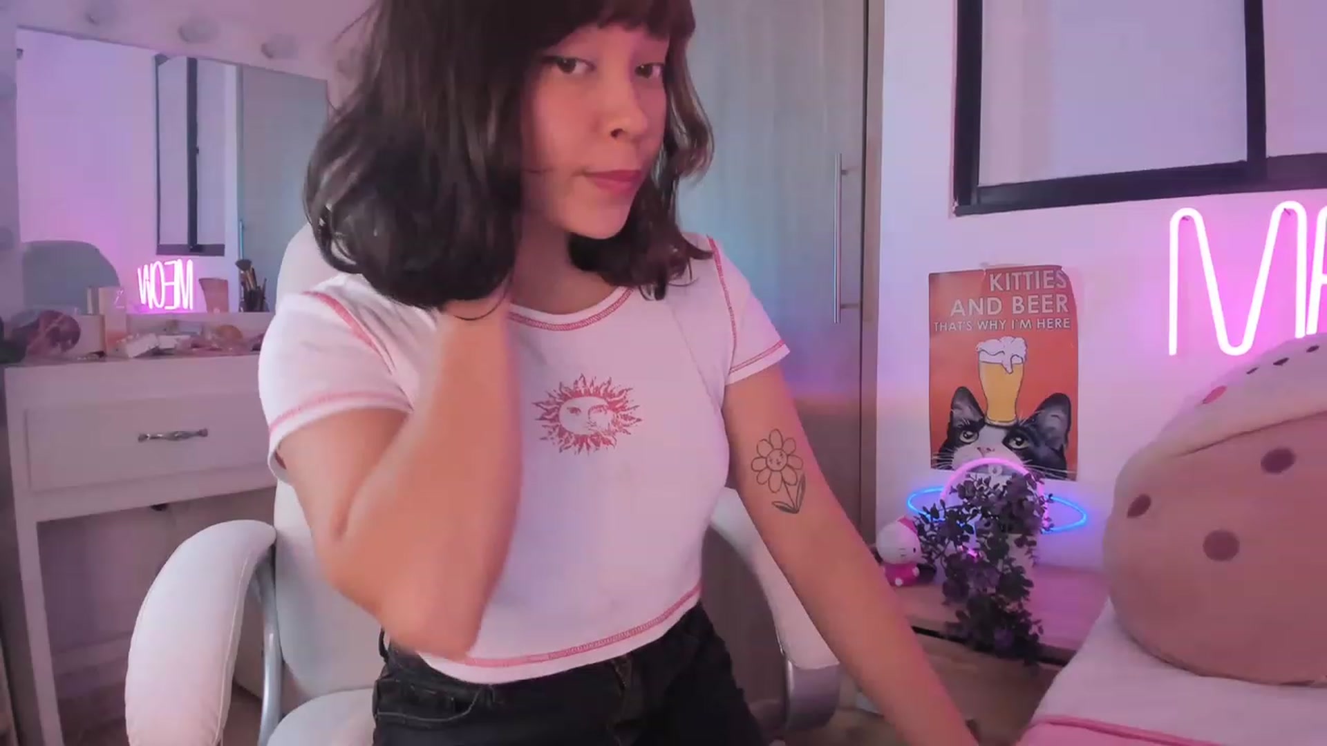 Gallery image thumbnail from kittieEVIL's myfreecams stream on, 11/22/2022, 05:00 image 18 of 20