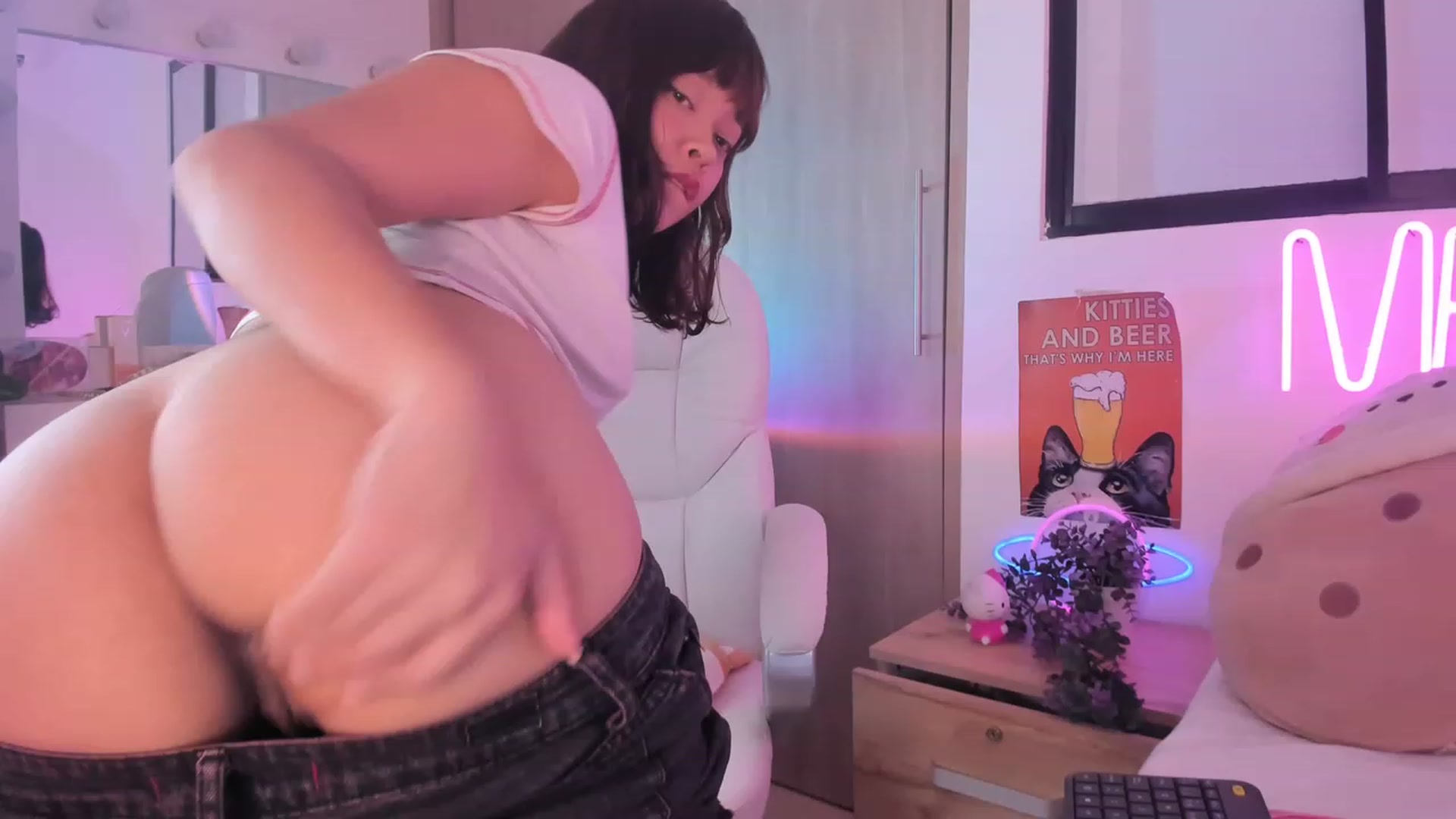 Gallery image thumbnail from kittieEVIL's myfreecams stream on, 11/22/2022, 05:00 image 8 of 20