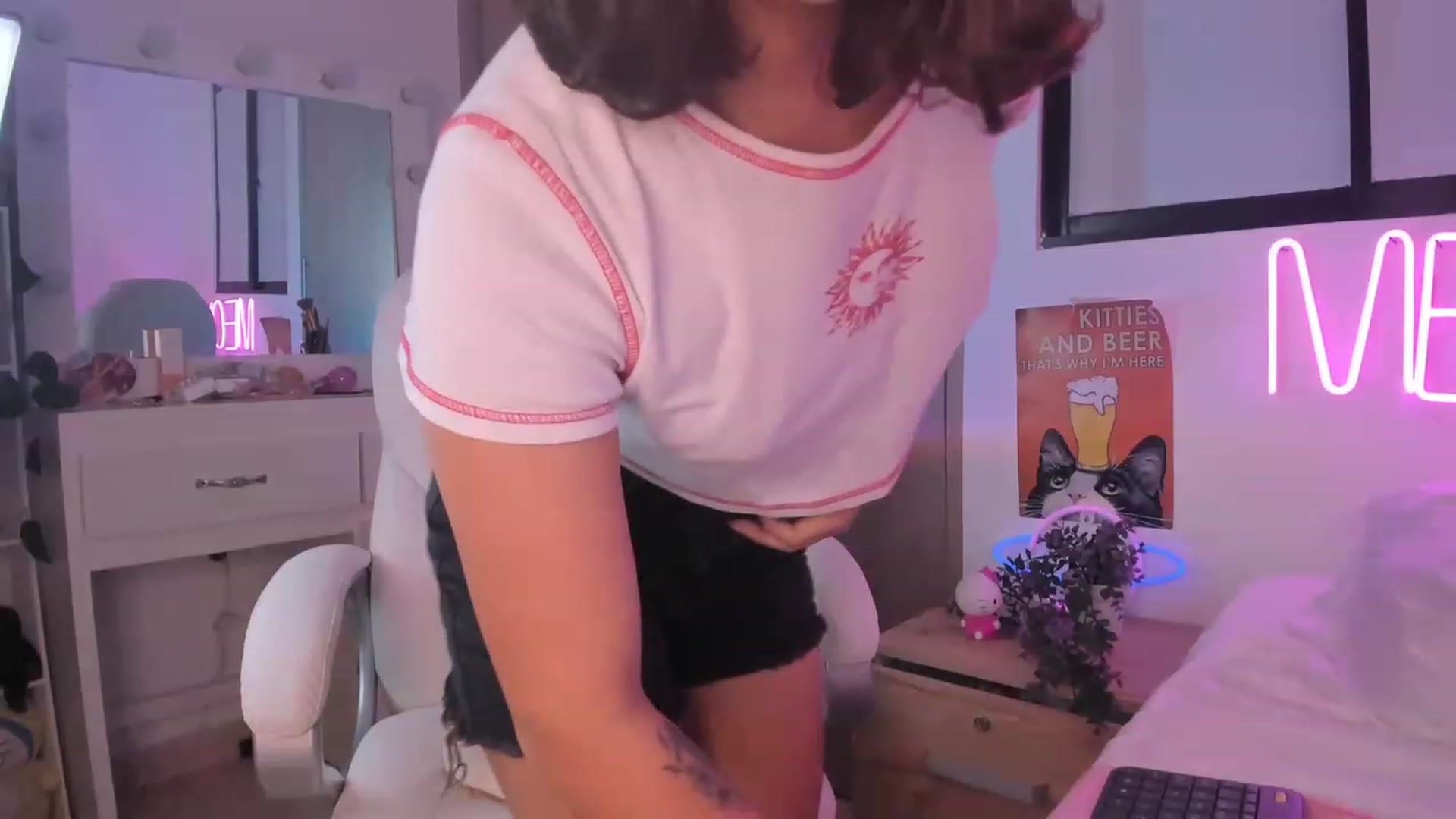 Gallery image thumbnail from kittieEVIL's myfreecams stream on, 11/22/2022, 06:09 image 17 of 20