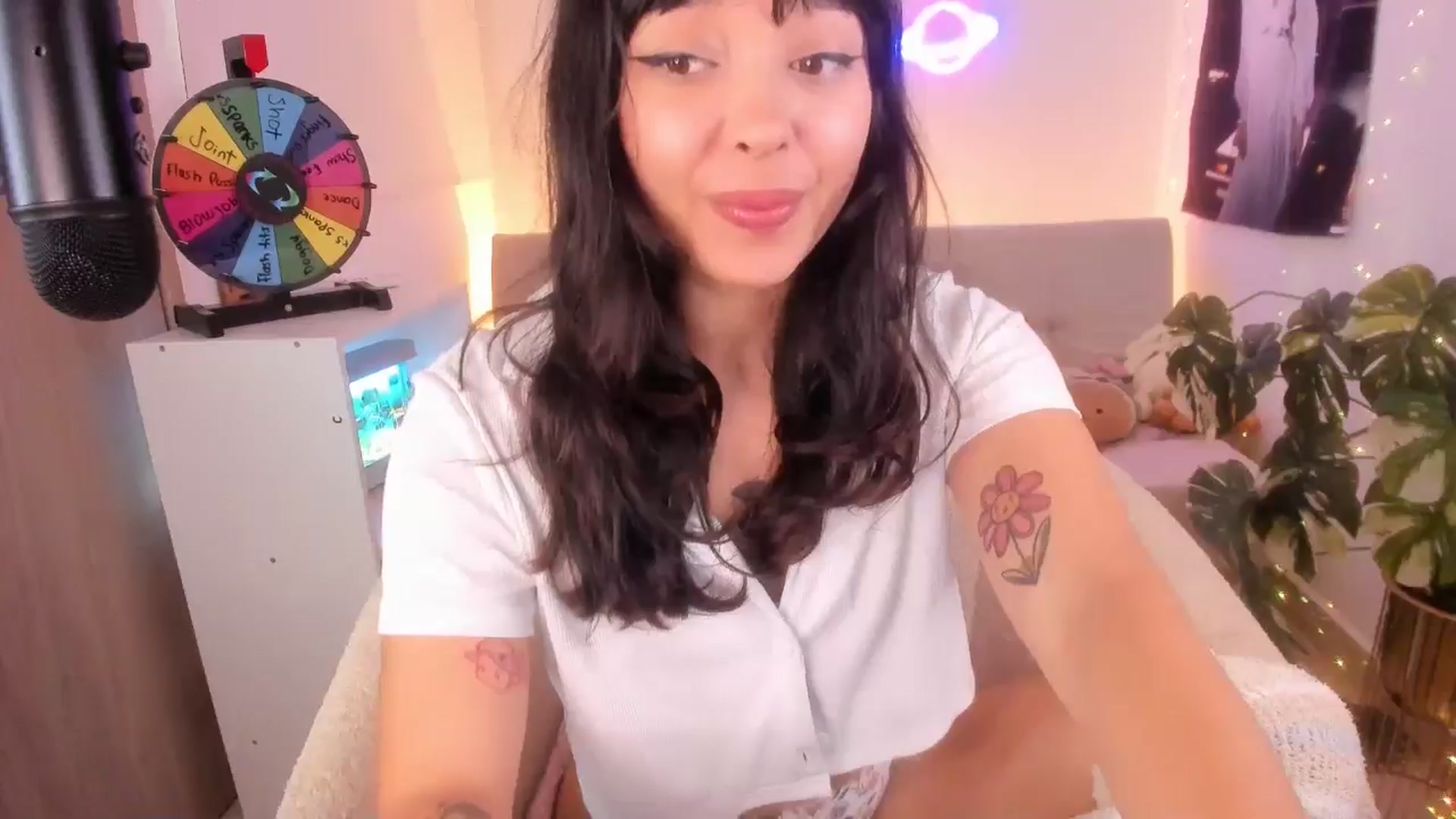 Gallery image thumbnail from kittieEVIL's myfreecams stream on, 08/13/2024, 16:29 image 15 of 20