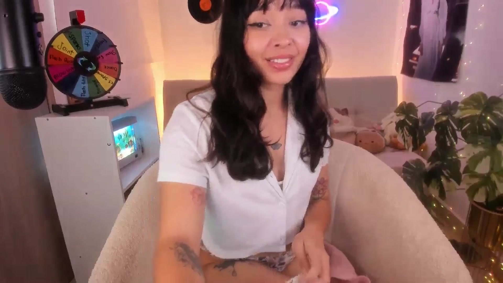 Gallery image thumbnail from kittieEVIL's myfreecams stream on, 08/13/2024, 16:29 image 13 of 20