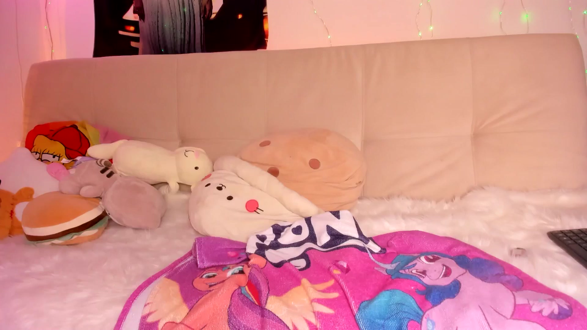 Gallery image thumbnail from kittieEVIL's myfreecams stream on, 07/06/2025, 19:42 image 10 of 20