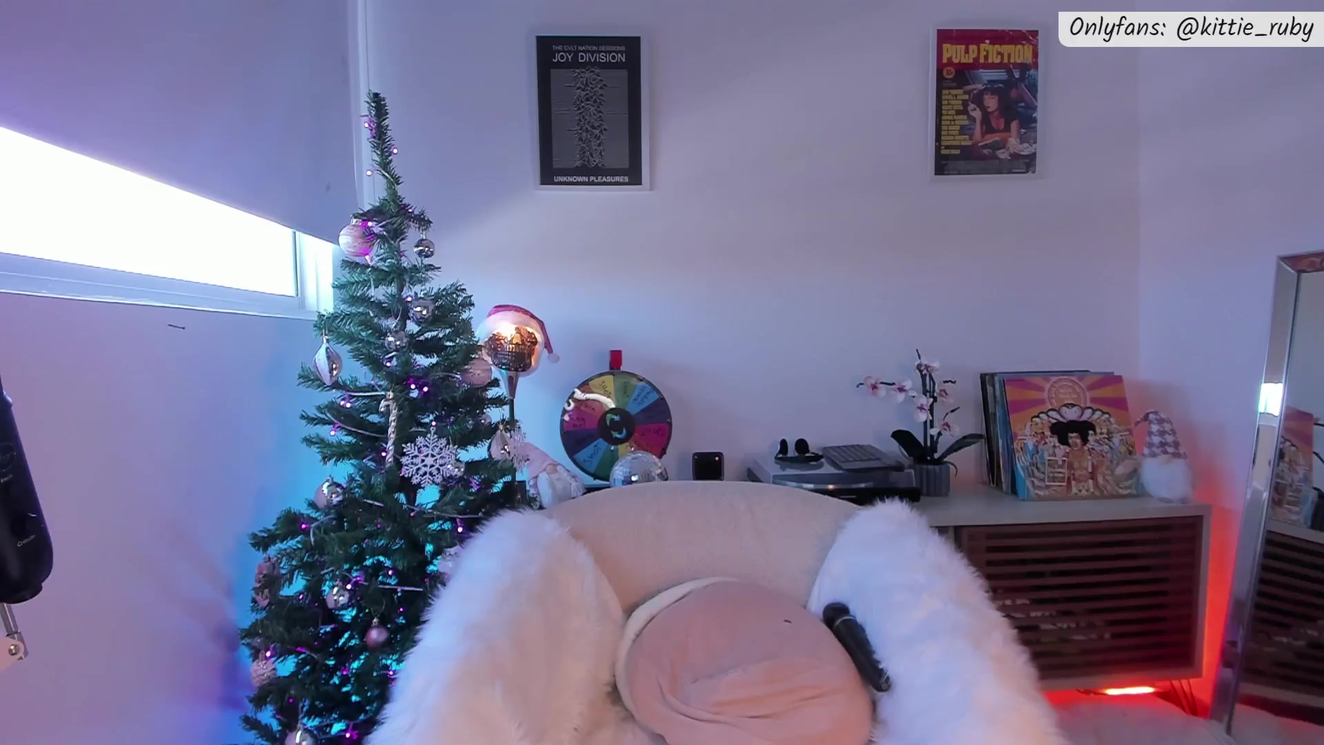 Gallery image thumbnail from kittieEVIL's myfreecams stream on, 12/16/2025, 16:26 image 10 of 20