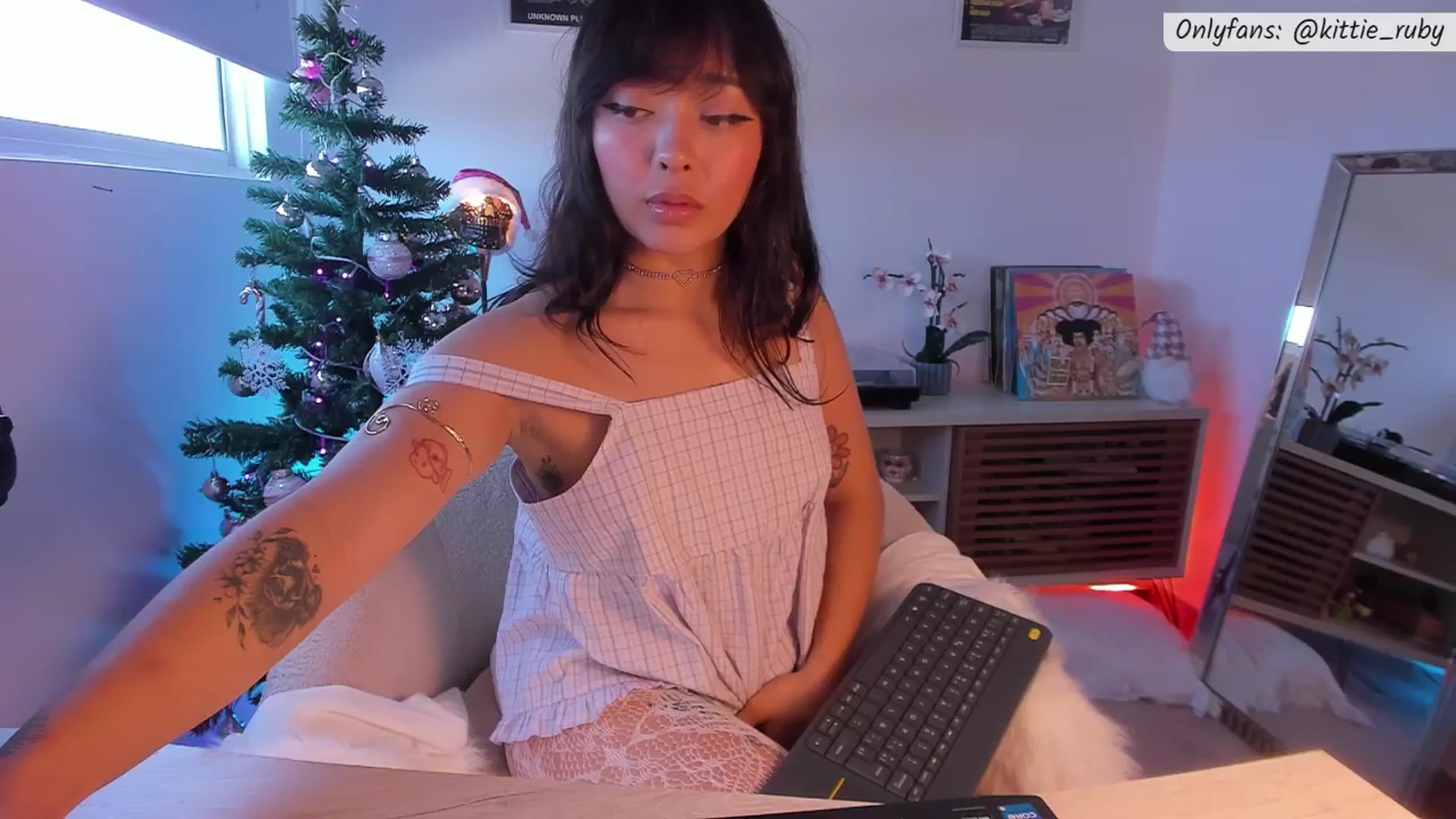 Gallery image thumbnail from kittieEVIL's myfreecams stream on, 12/17/2025, 17:18 image 6 of 20