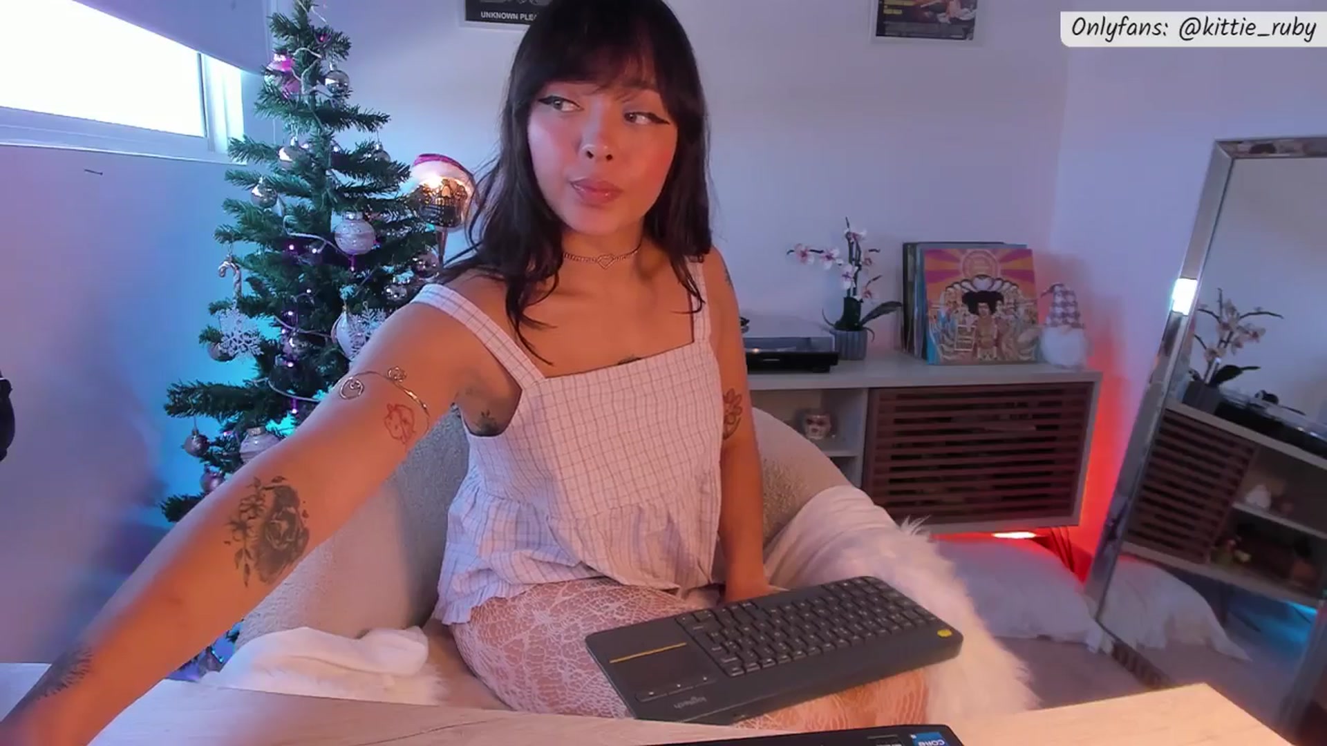 Gallery image thumbnail from kittieEVIL's myfreecams stream on, 12/17/2025, 17:18 image 8 of 20