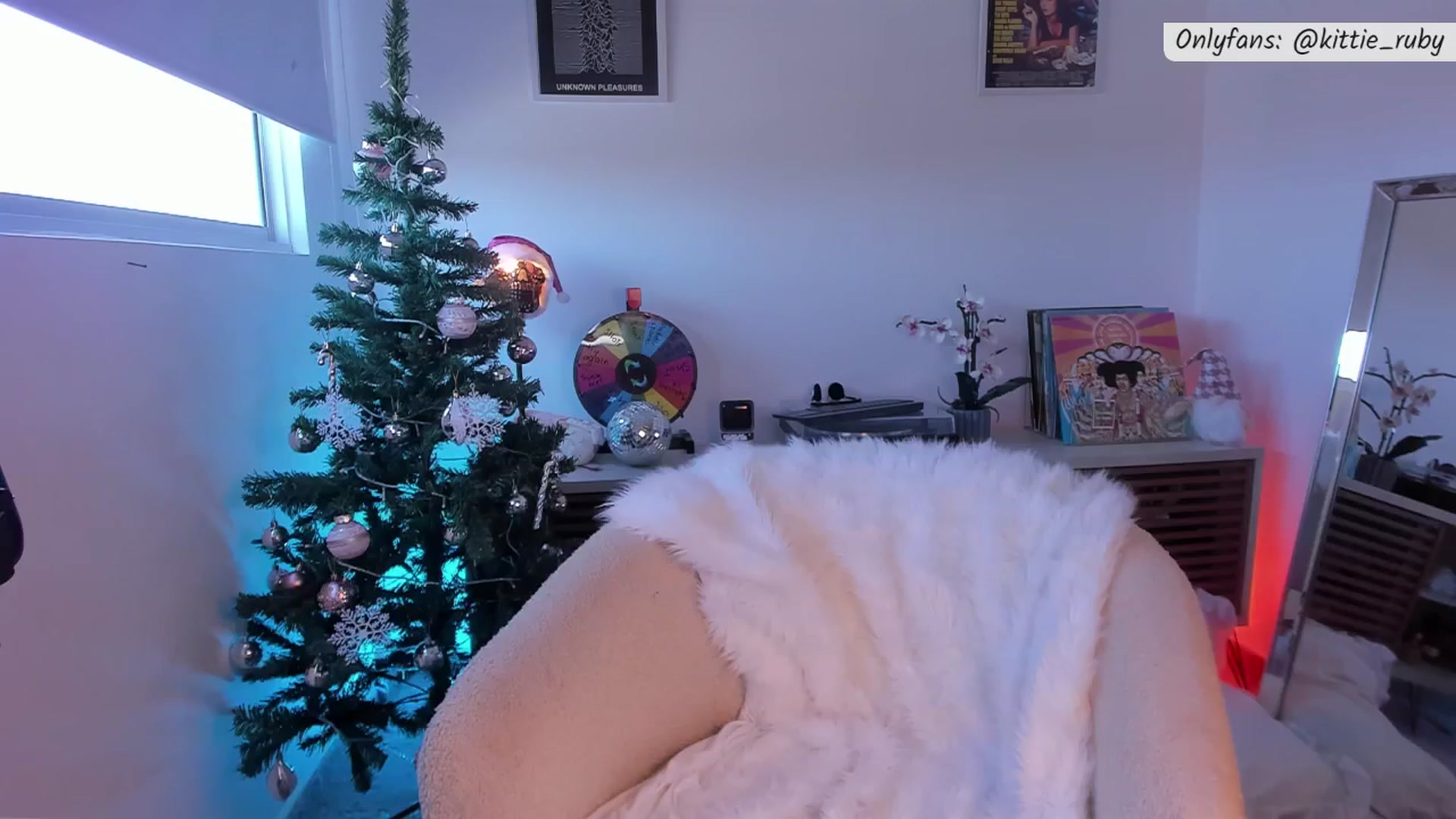 Gallery image thumbnail from kittieEVIL's myfreecams stream on, 12/22/2025, 19:29 image 19 of 20