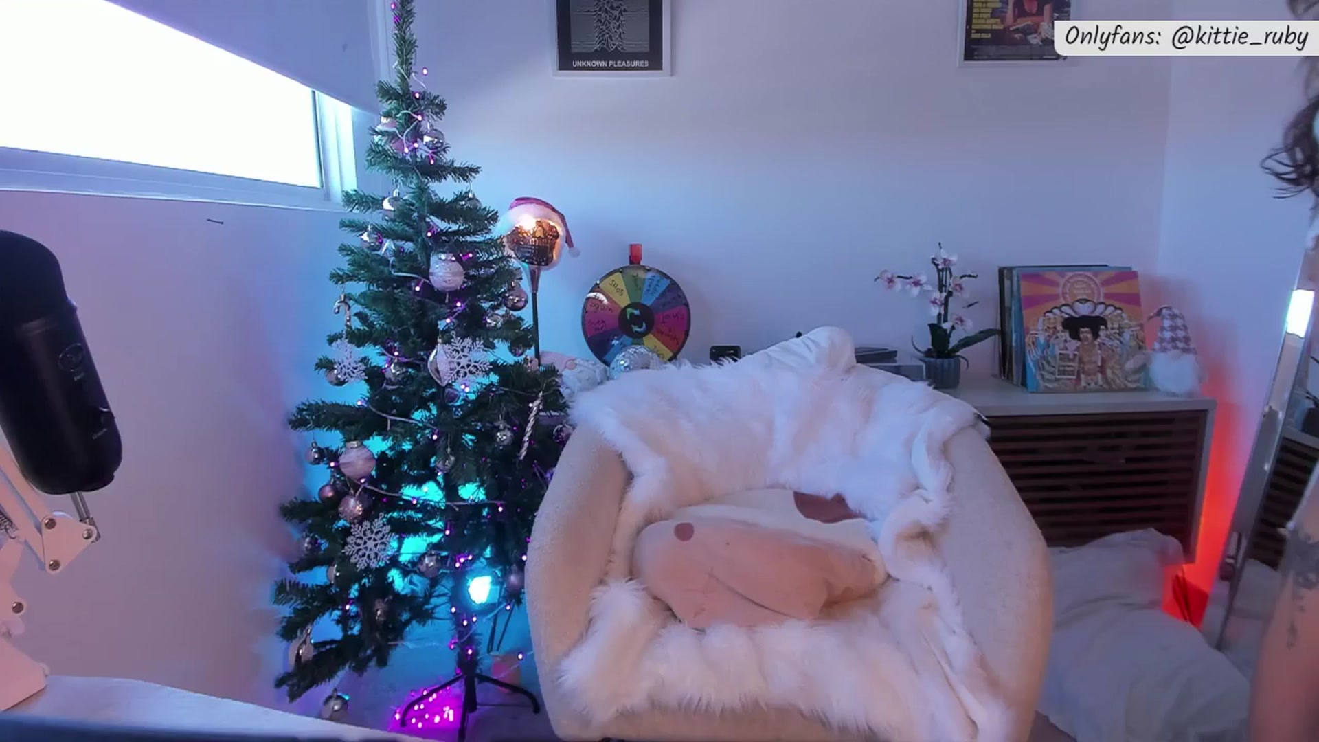 Gallery image thumbnail from kittieEVIL's myfreecams stream on, 12/23/2025, 17:35 image 2 of 20