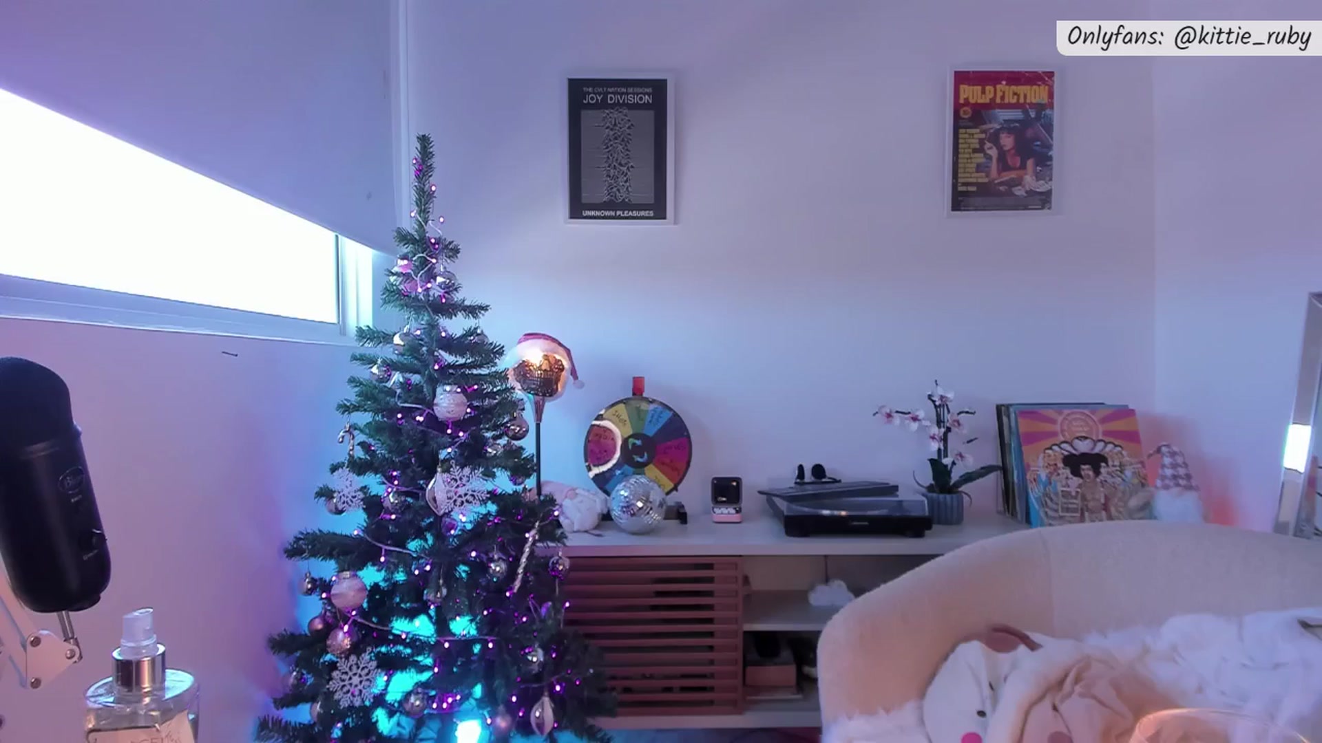Gallery image thumbnail from kittieEVIL's myfreecams stream on, 12/23/2025, 18:32 image 5 of 20