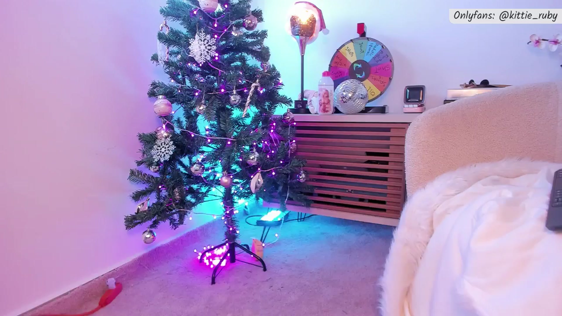 Gallery image thumbnail from kittieEVIL's myfreecams stream on, 12/23/2025, 21:19 image 7 of 20