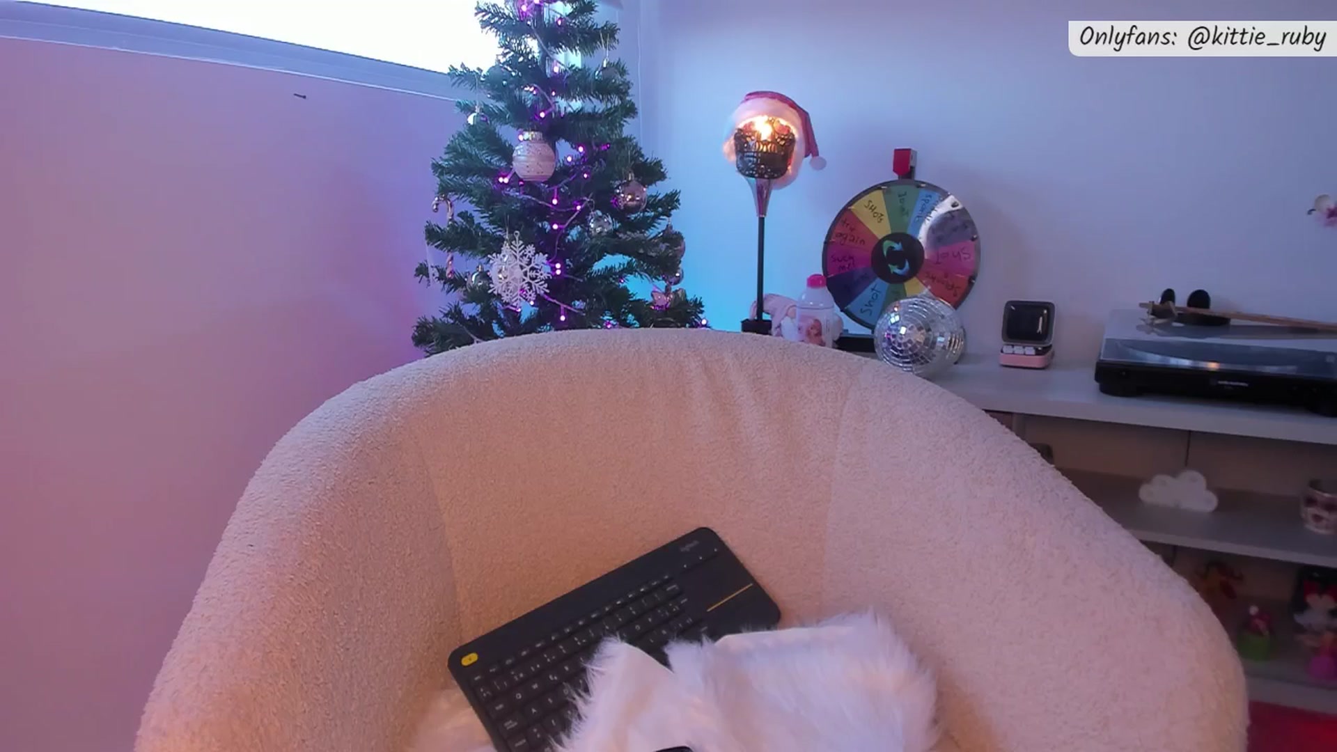 Gallery image thumbnail from kittieEVIL's myfreecams stream on, 12/23/2025, 21:19 image 17 of 20