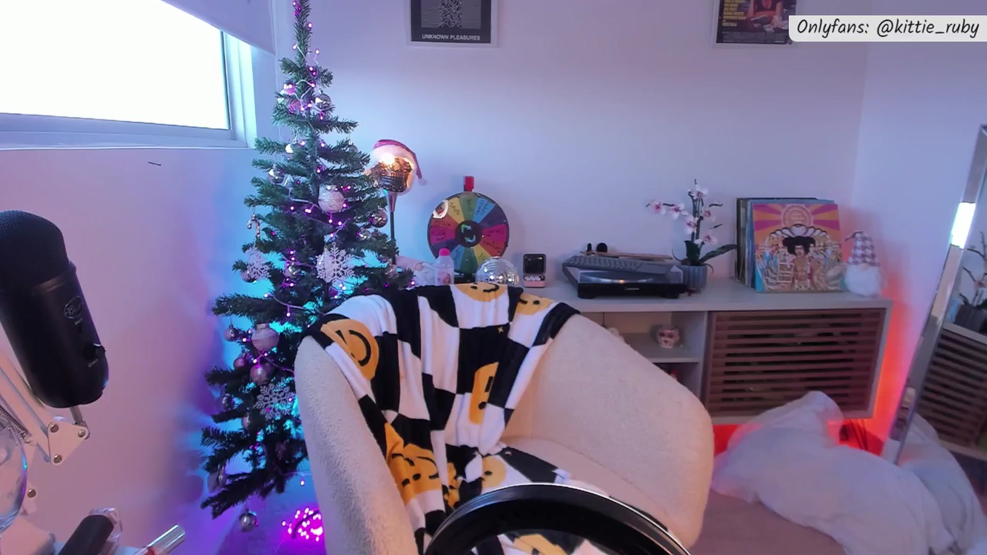 Gallery image thumbnail from kittieEVIL's myfreecams stream on, 12/23/2025, 22:20 image 2 of 20