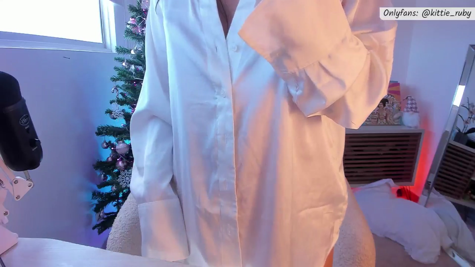 Gallery image thumbnail from kittieEVIL's myfreecams stream on, 12/24/2025, 17:42 image 13 of 20