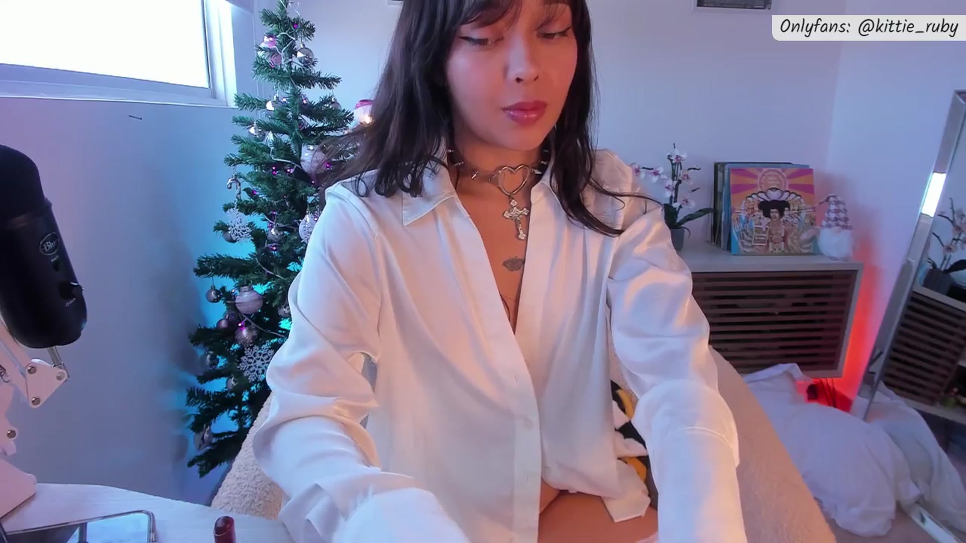 Gallery image thumbnail from kittieEVIL's myfreecams stream on, 12/24/2025, 17:42 image 9 of 20