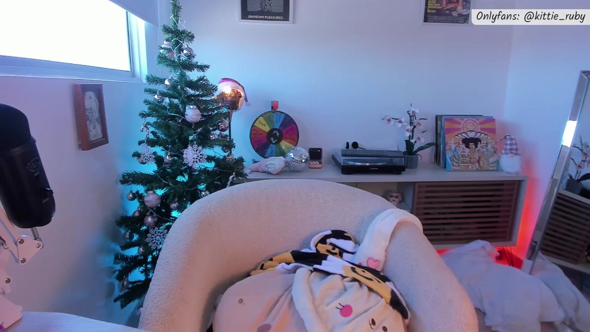 Gallery image thumbnail from kittieEVIL's myfreecams stream on, 12/26/2025, 18:13 image 10 of 20