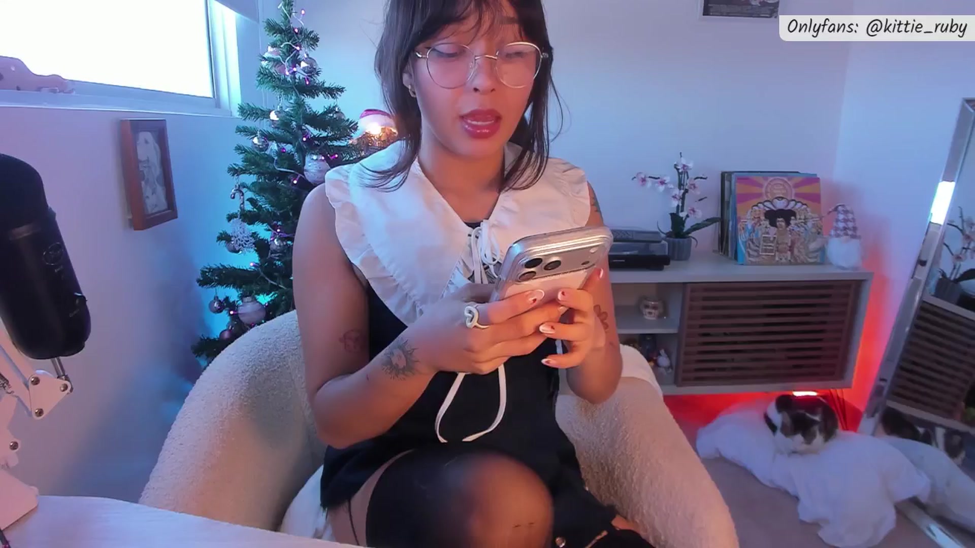 Gallery image thumbnail from kittieEVIL's myfreecams stream on, 12/26/2025, 20:35 image 1 of 20