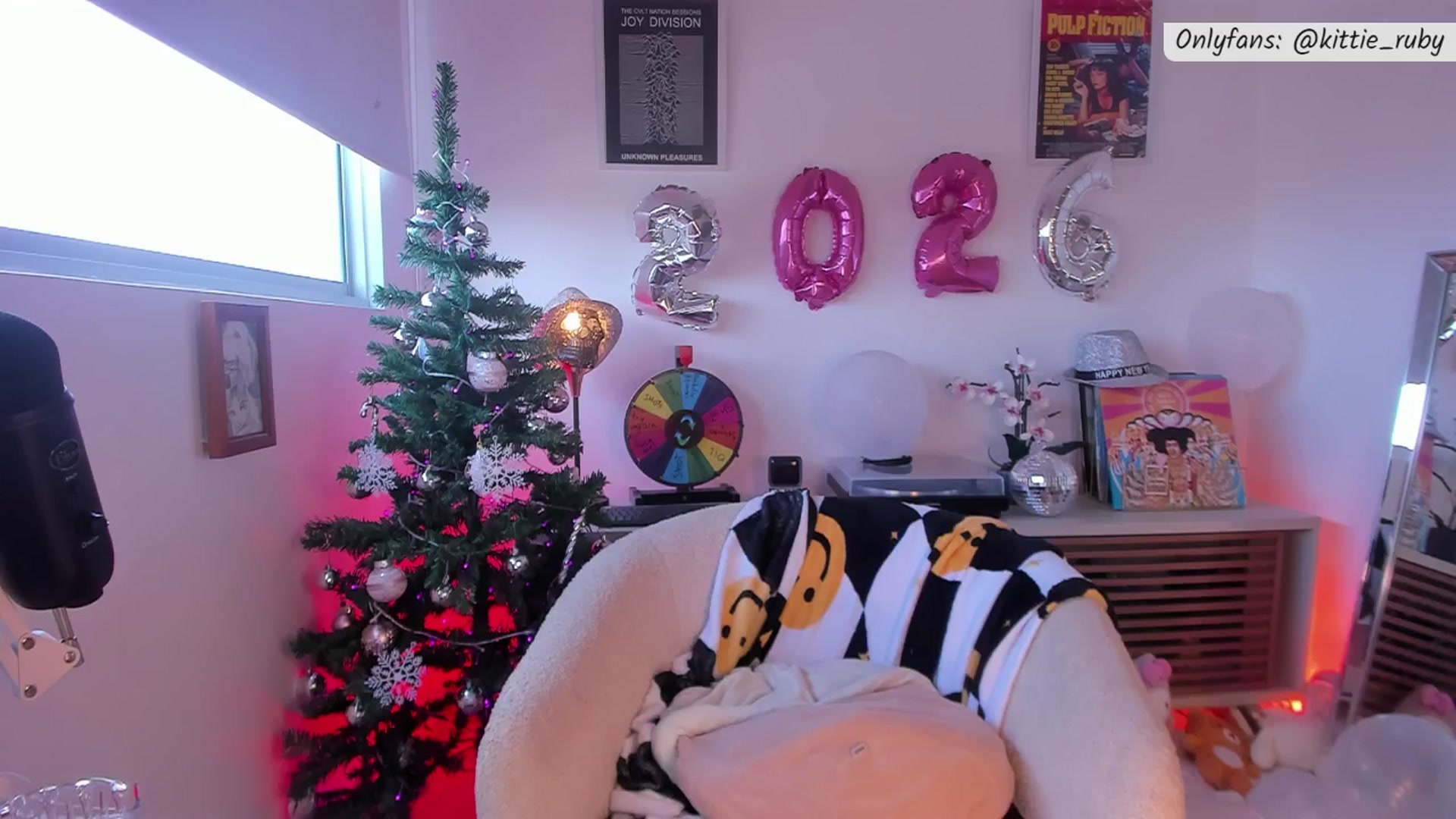 Gallery image thumbnail from kittieEVIL's myfreecams stream on, 12/31/2025, 19:54 image 16 of 20