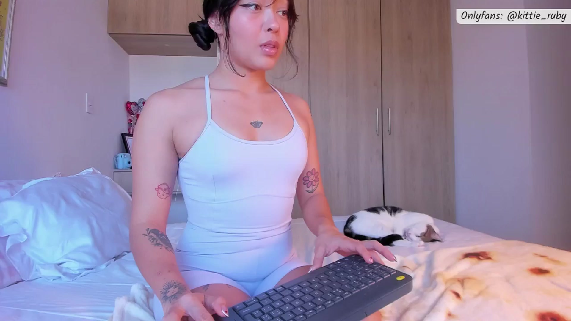 Gallery image thumbnail from kittieEVIL's myfreecams stream on, 01/07/2026, 21:48 image 2 of 20