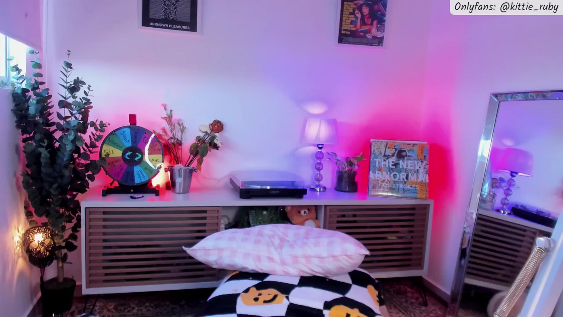 Gallery image thumbnail from kittieEVIL's myfreecams stream on, 03/10/2026, 21:23 image 2 of 20