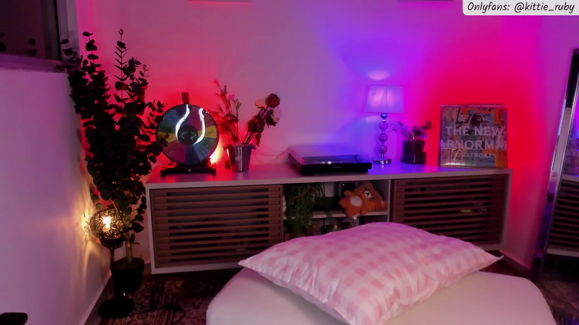Gallery image thumbnail from kittieEVIL's myfreecams stream on, 03/11/2026, 23:56 image 16 of 20