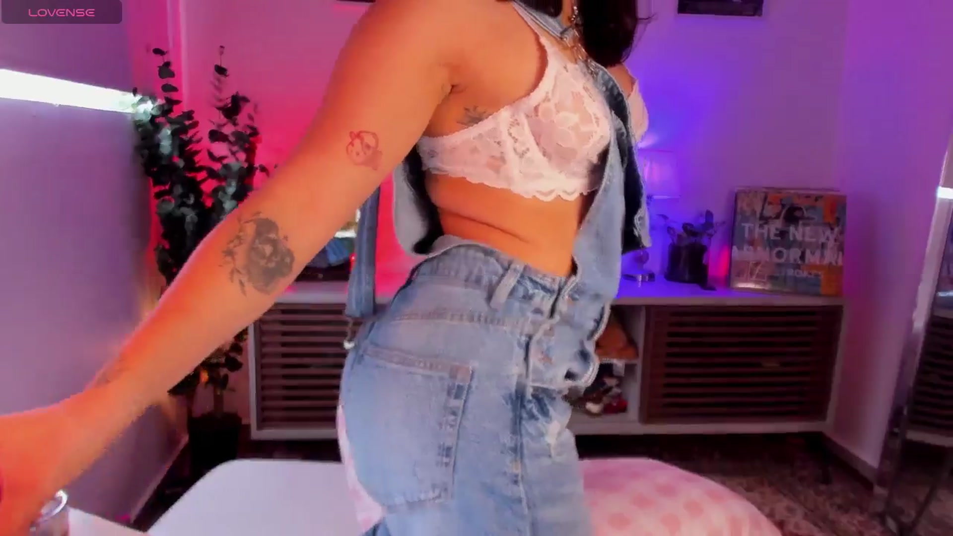 Gallery image thumbnail from kittieEVIL's myfreecams stream on, 03/18/2026, 20:55 image 5 of 20