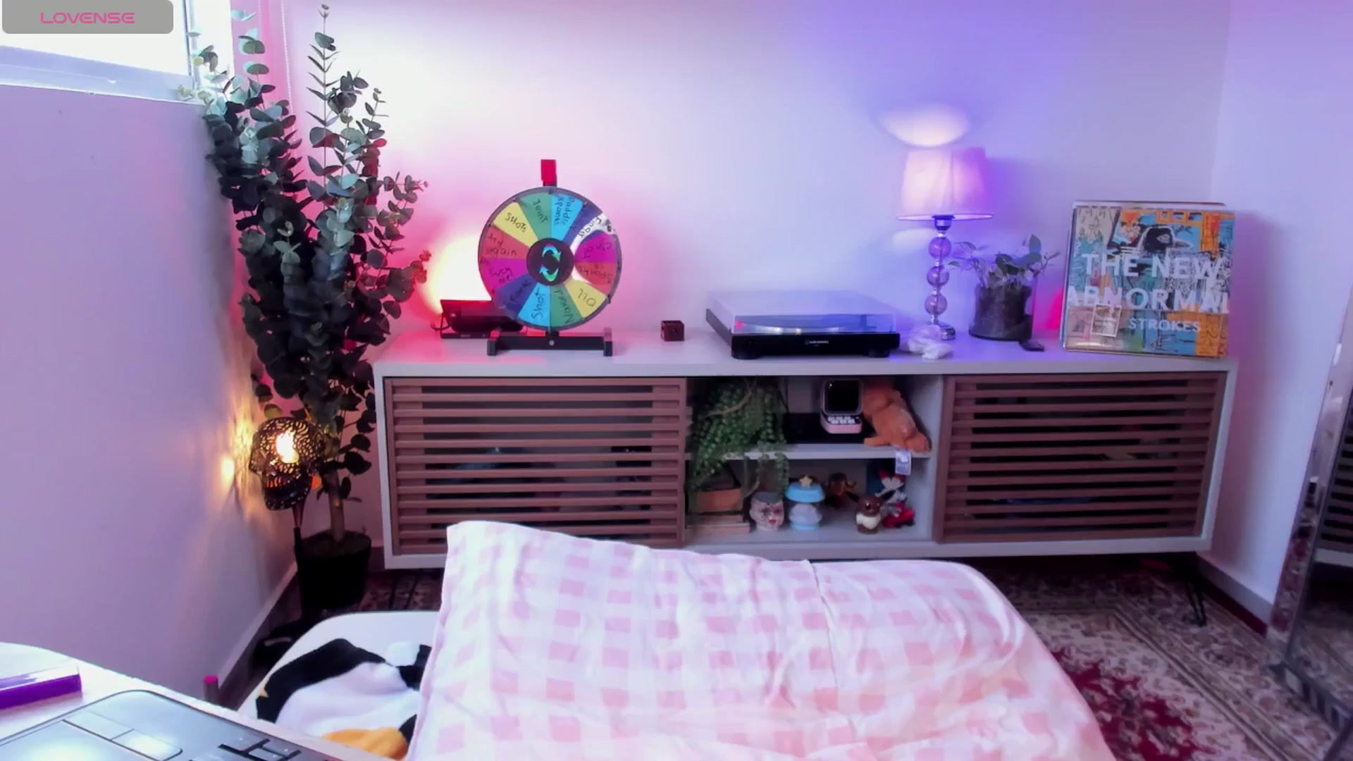 Gallery image thumbnail from kittieEVIL's myfreecams stream on, 03/18/2026, 22:03 image 12 of 20