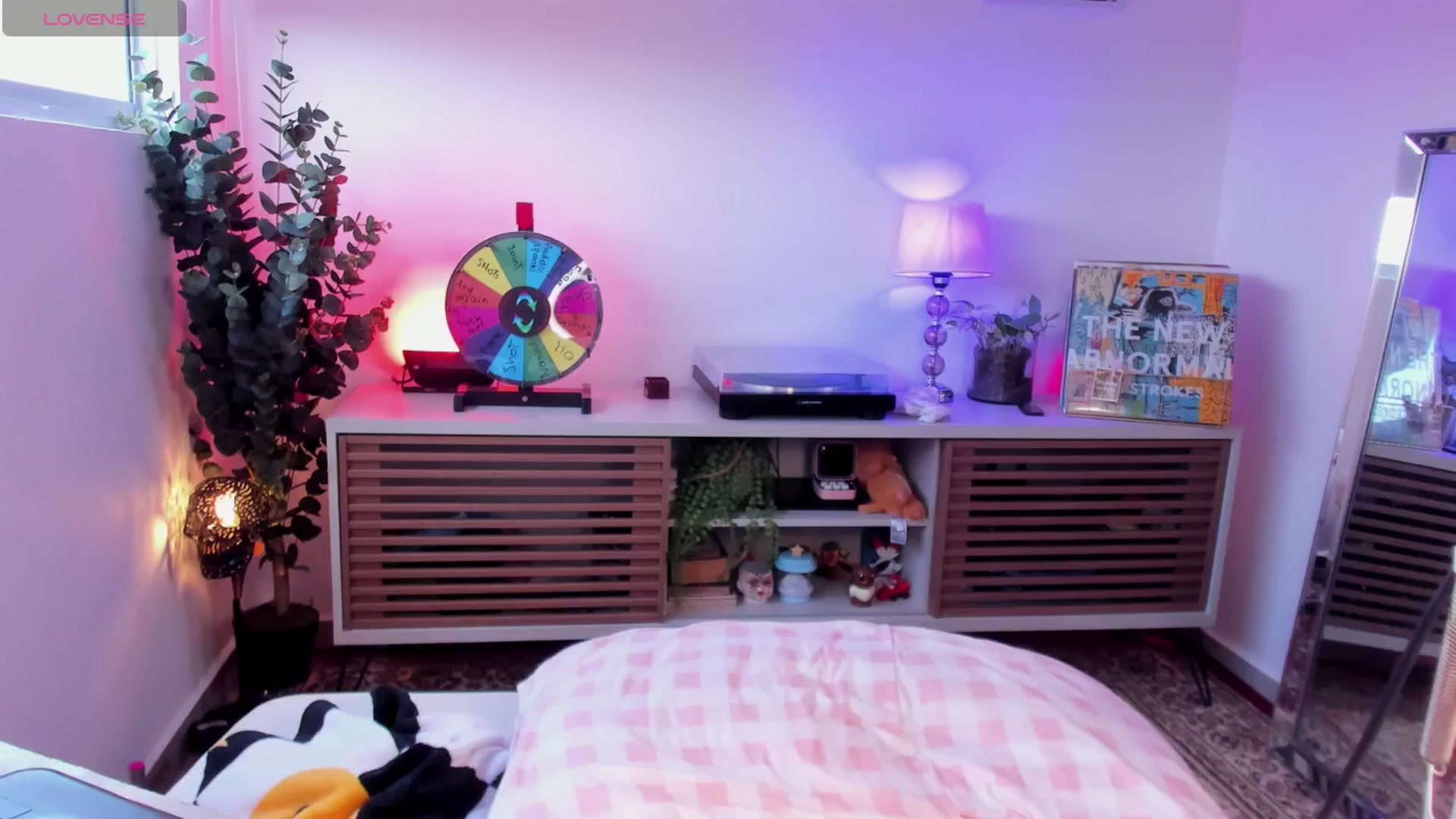 Gallery image thumbnail from kittieEVIL's myfreecams stream on, 03/18/2026, 22:03 image 9 of 20