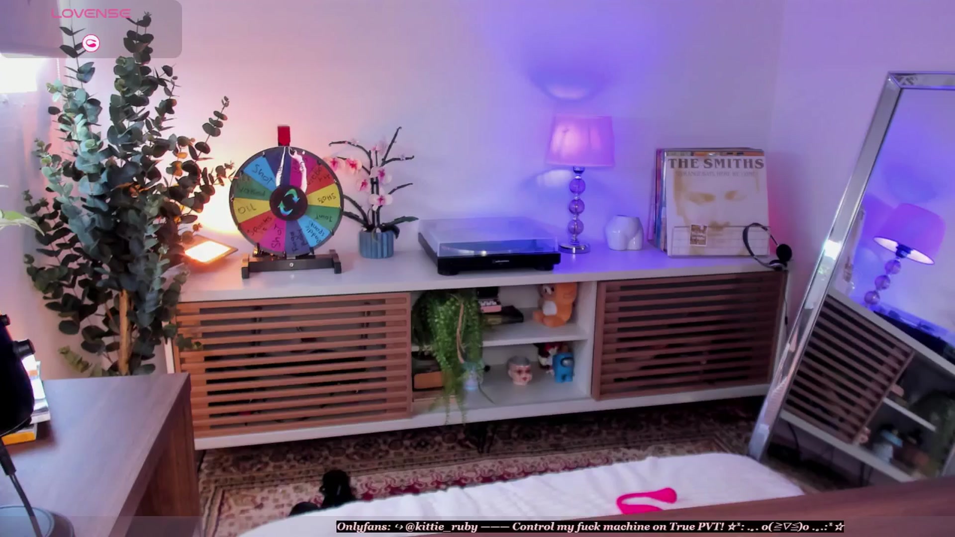 Gallery image thumbnail from kittieEVIL's myfreecams stream on, 04/06/2026, 16:44 image 6 of 20
