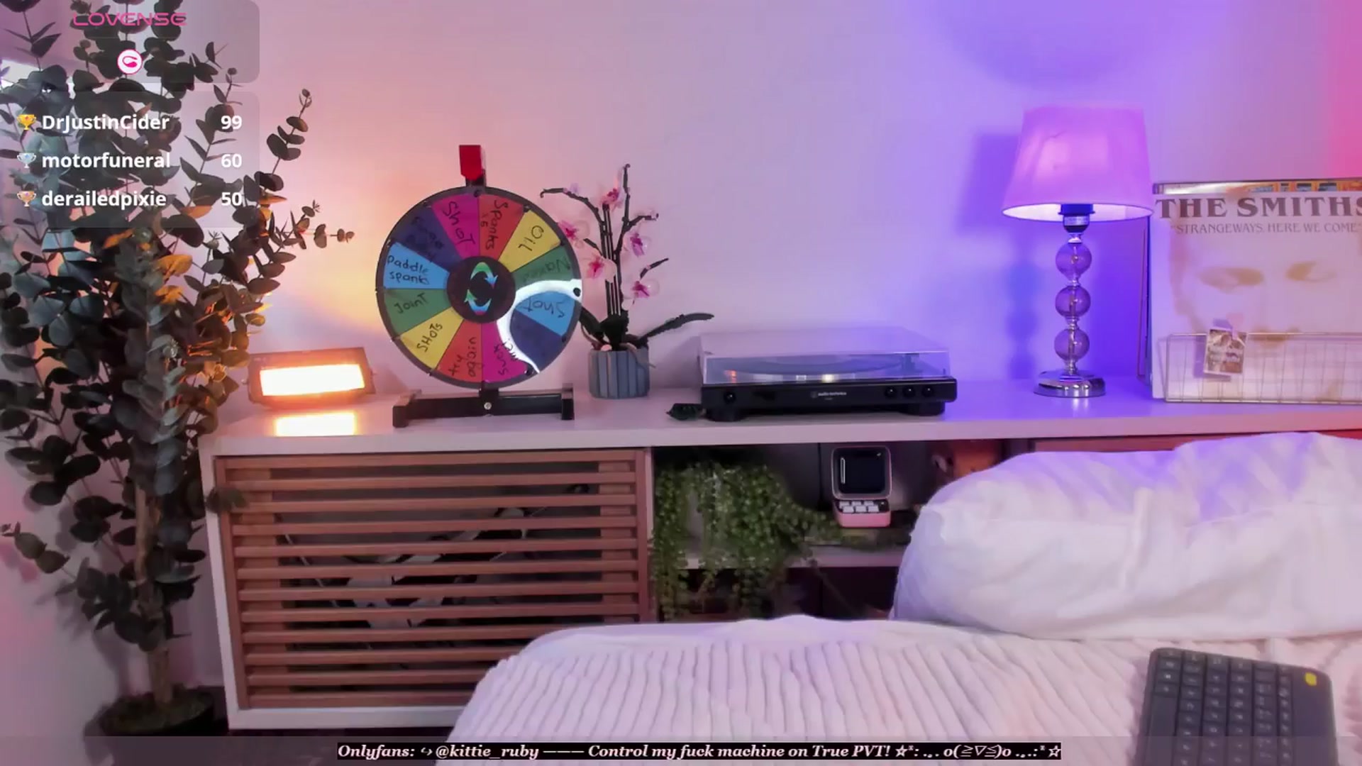 Gallery image thumbnail from kittieEVIL's myfreecams stream on, 04/15/2026, 18:21 image 17 of 20