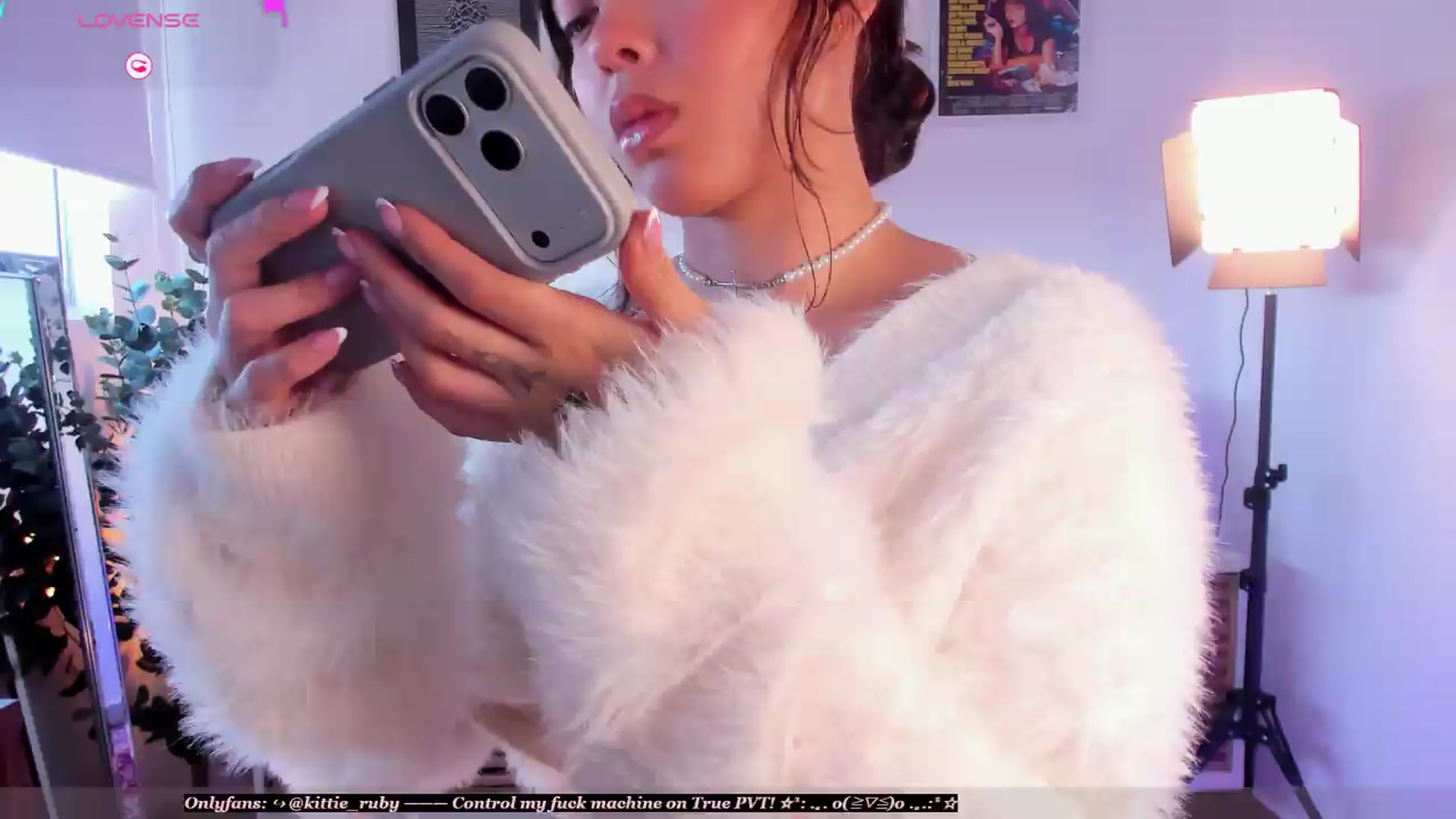 Gallery image thumbnail from kittieEVIL's myfreecams stream on, 05/06/2026, 20:03 image 3 of 20