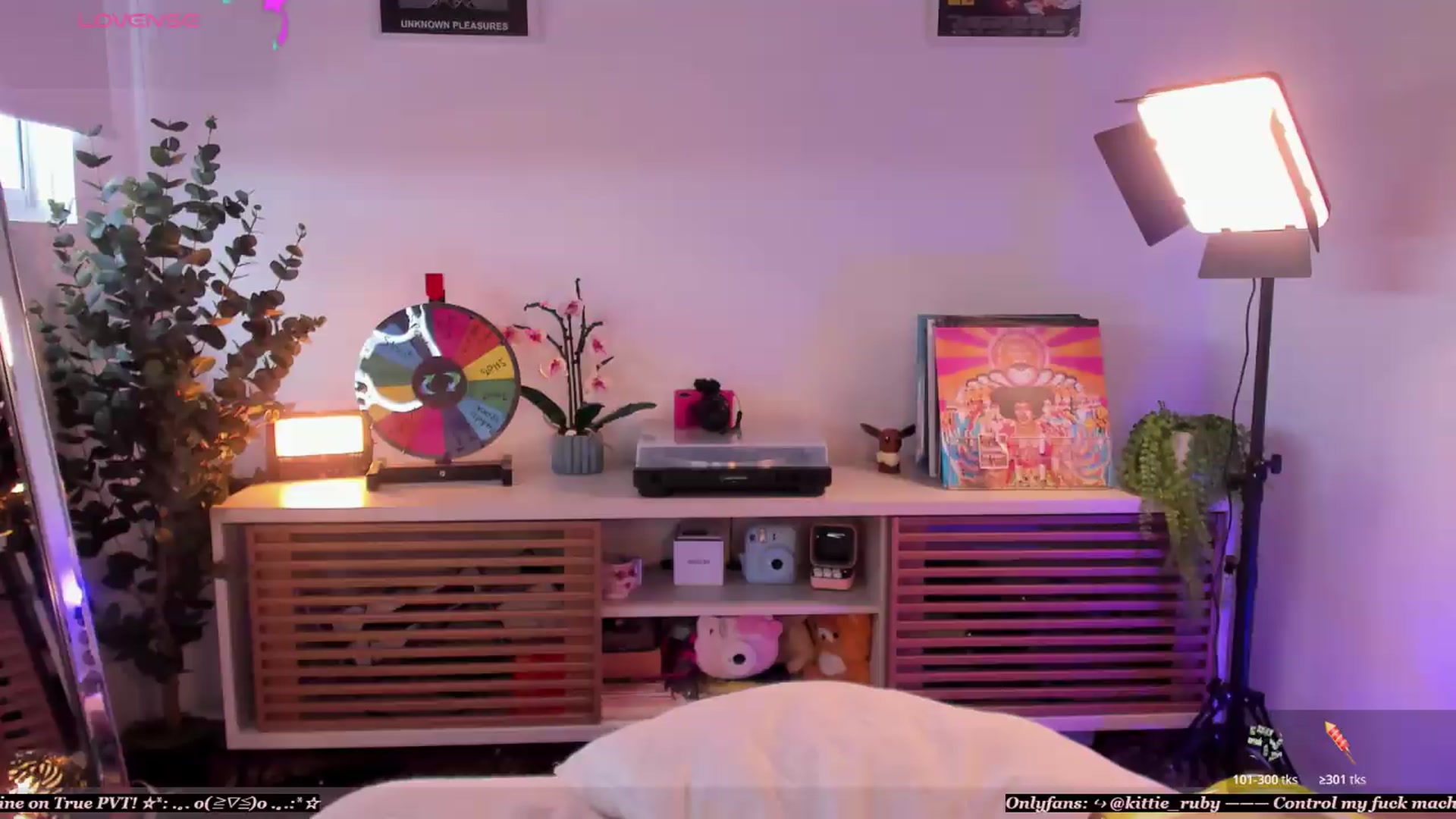 Gallery image thumbnail from kittieEVIL's myfreecams stream on, 06/04/2026, 20:36 image 1 of 20