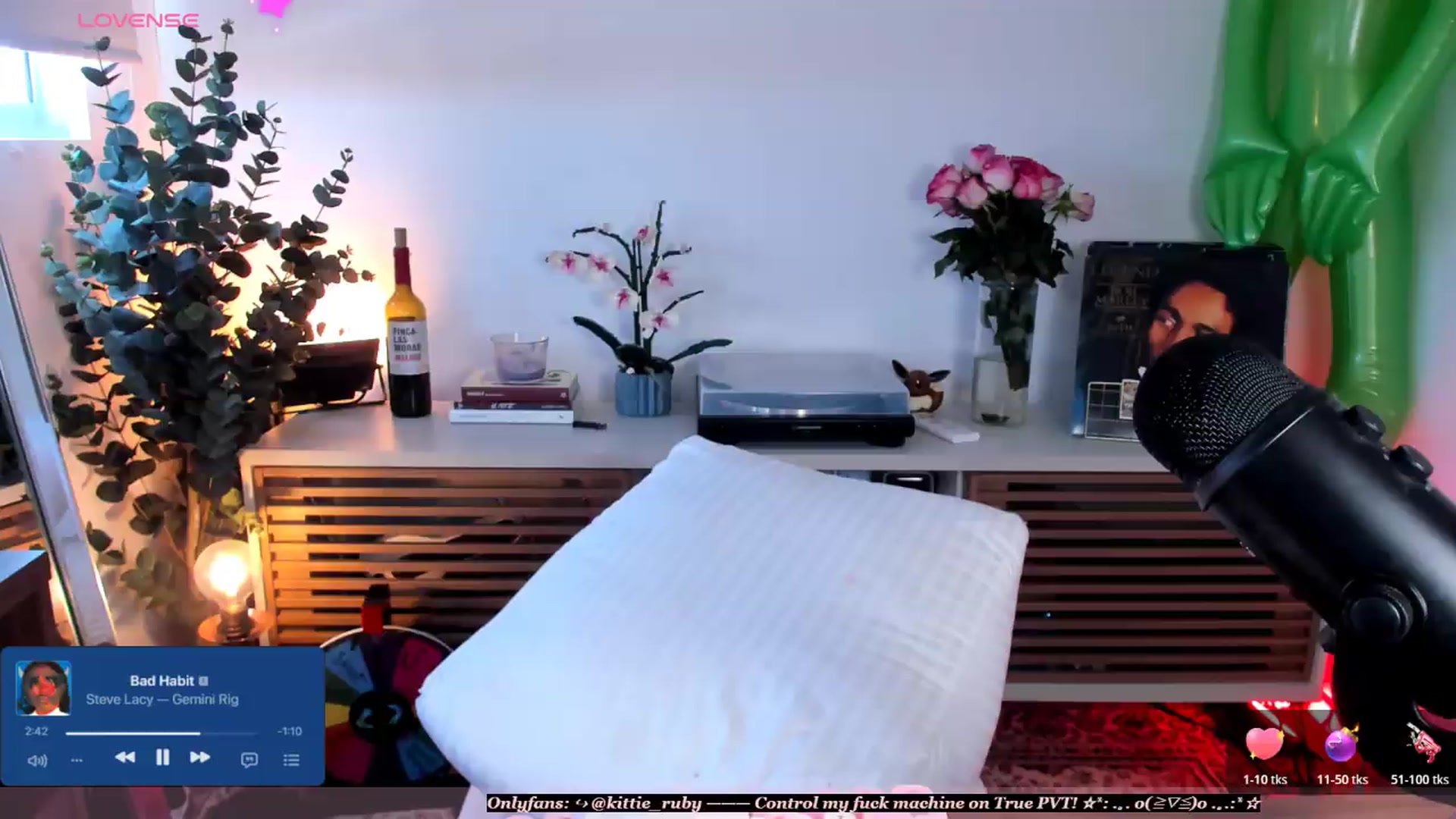 Gallery image thumbnail from kittieEVIL's myfreecams stream on, 08/20/2026, 17:53 image 1 of 20